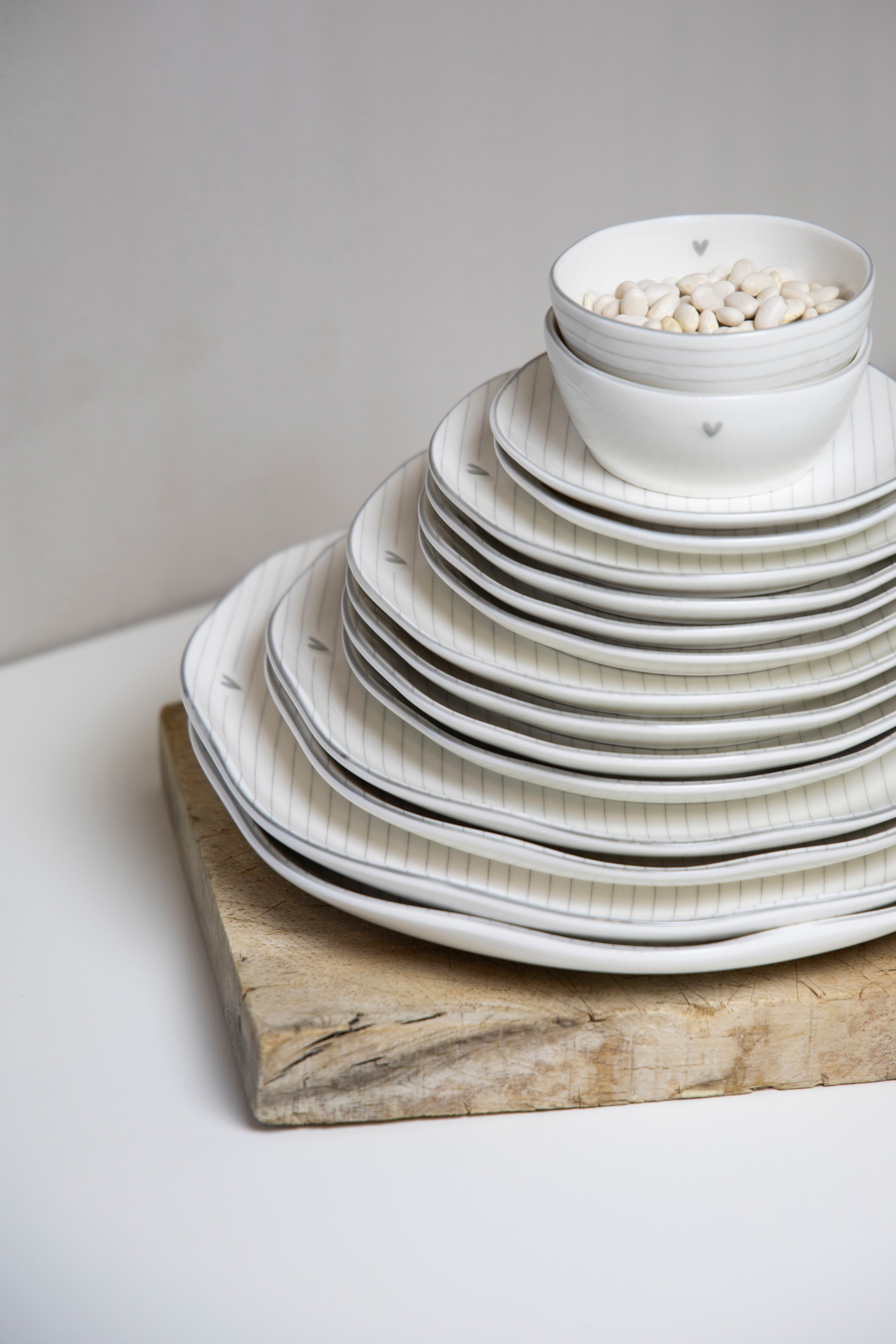 Assiette à dessert "stripes & heart" 16cm gris - Bastion Collections