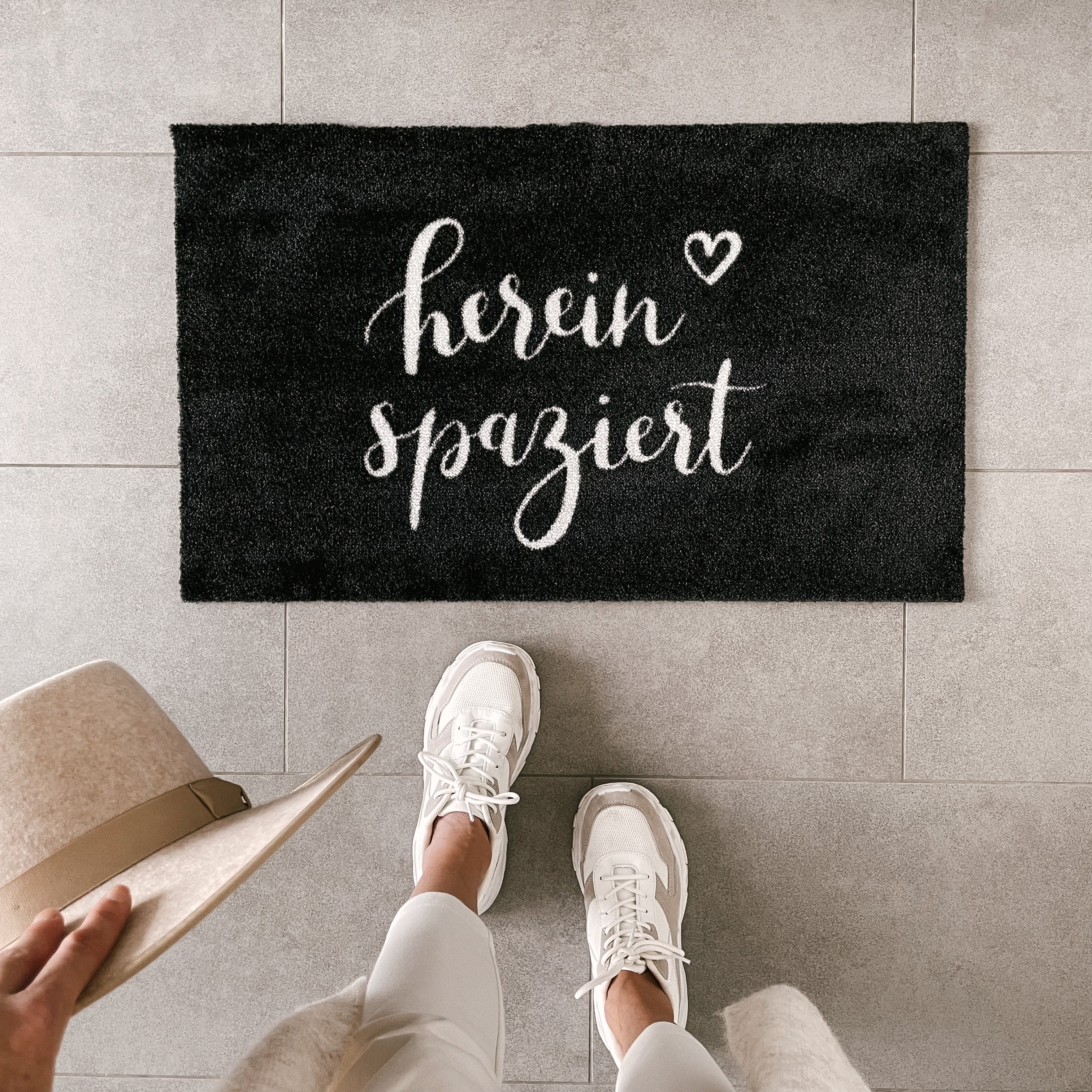 Fussmatte mit Spruch "hereinspaziert" schwarz 75x45cm – waschbar - Eulenschnitt