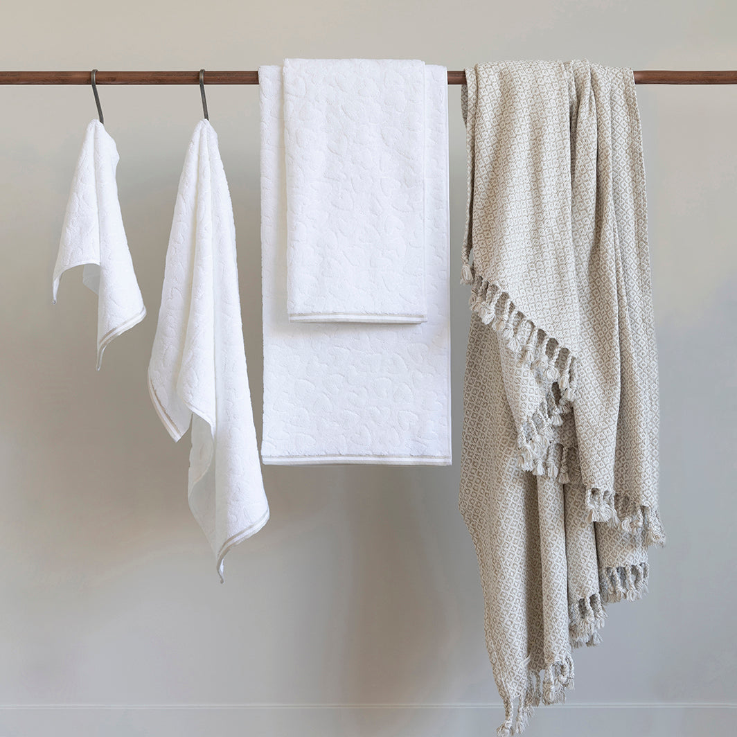 Serviette "hearts" 70x140cm blanc-beige - Bastion Collections