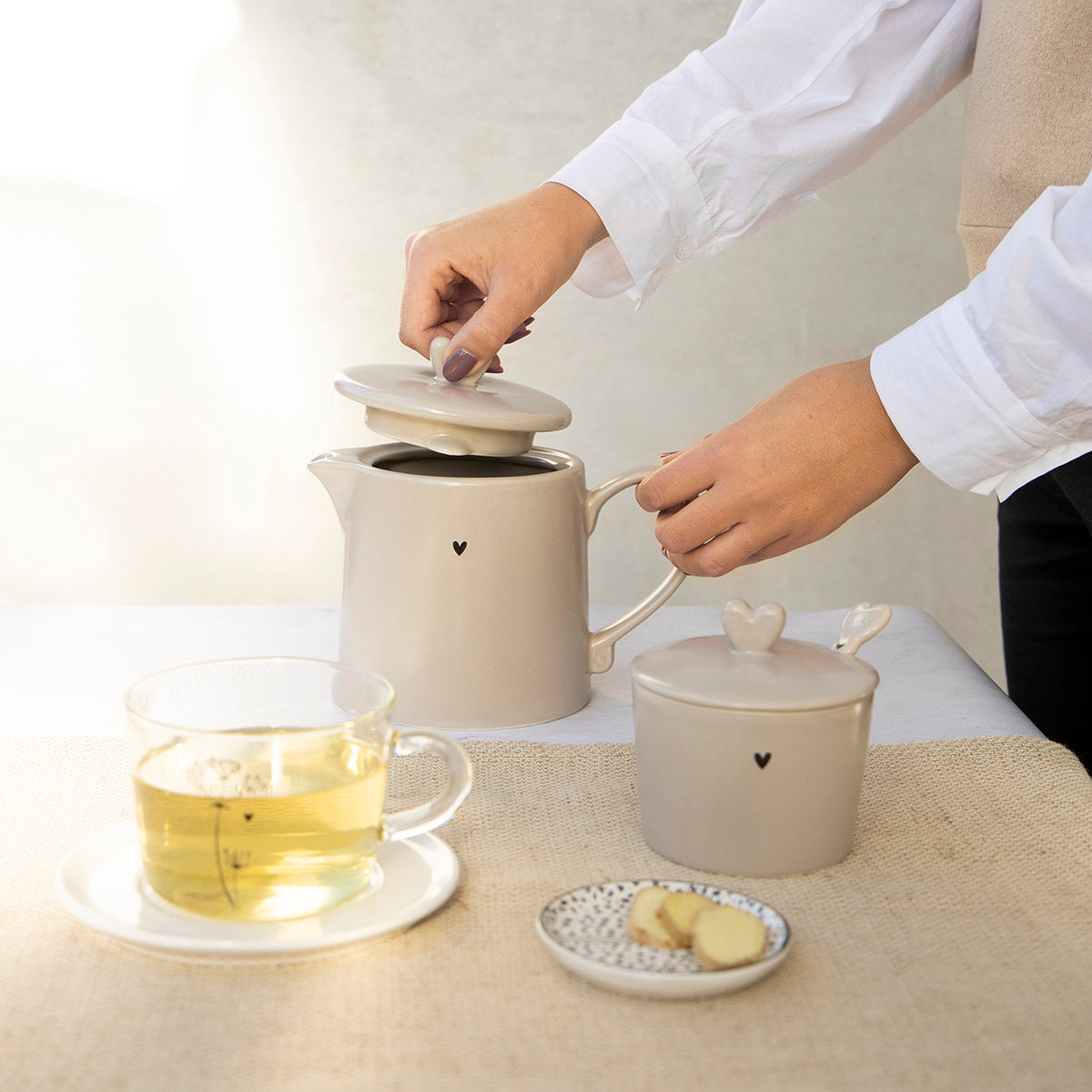 Teebeutel Teller "flower with stripe" beige 9cm - Bastion Collections
