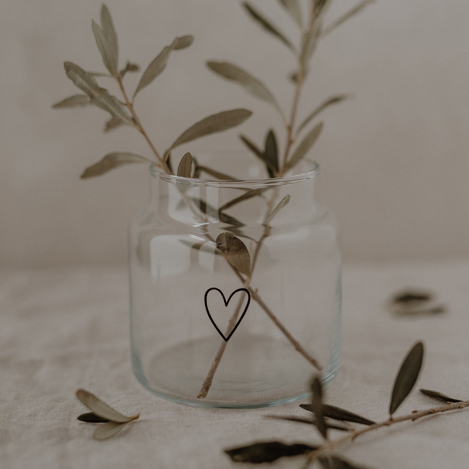 Vase aus Glas Herz mittel schwarz - Eulenschnitt