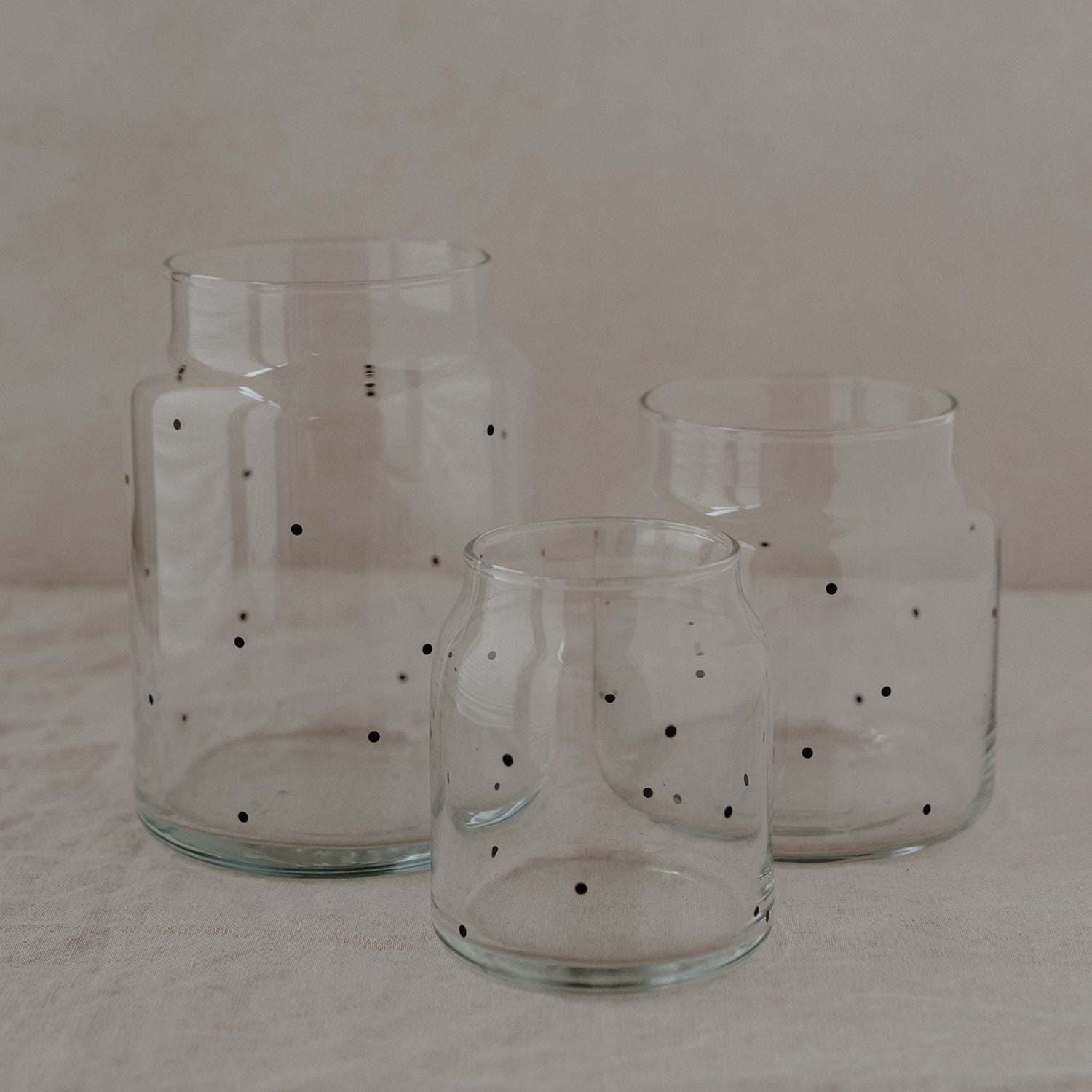 Vase aus Glas Punkte gross schwarz - Eulenschnitt
