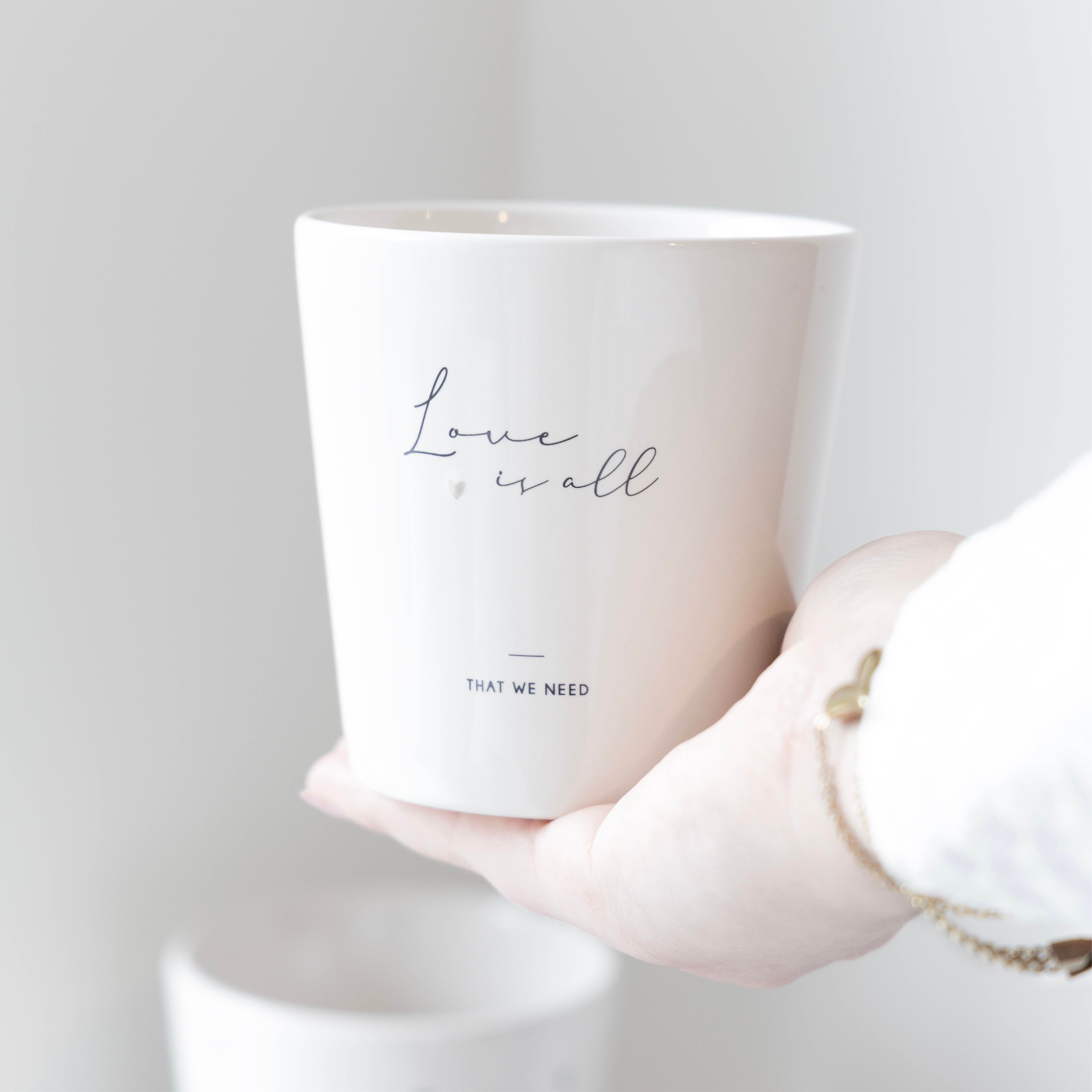 Becher "Love is all" schwarz - Bastion Collections