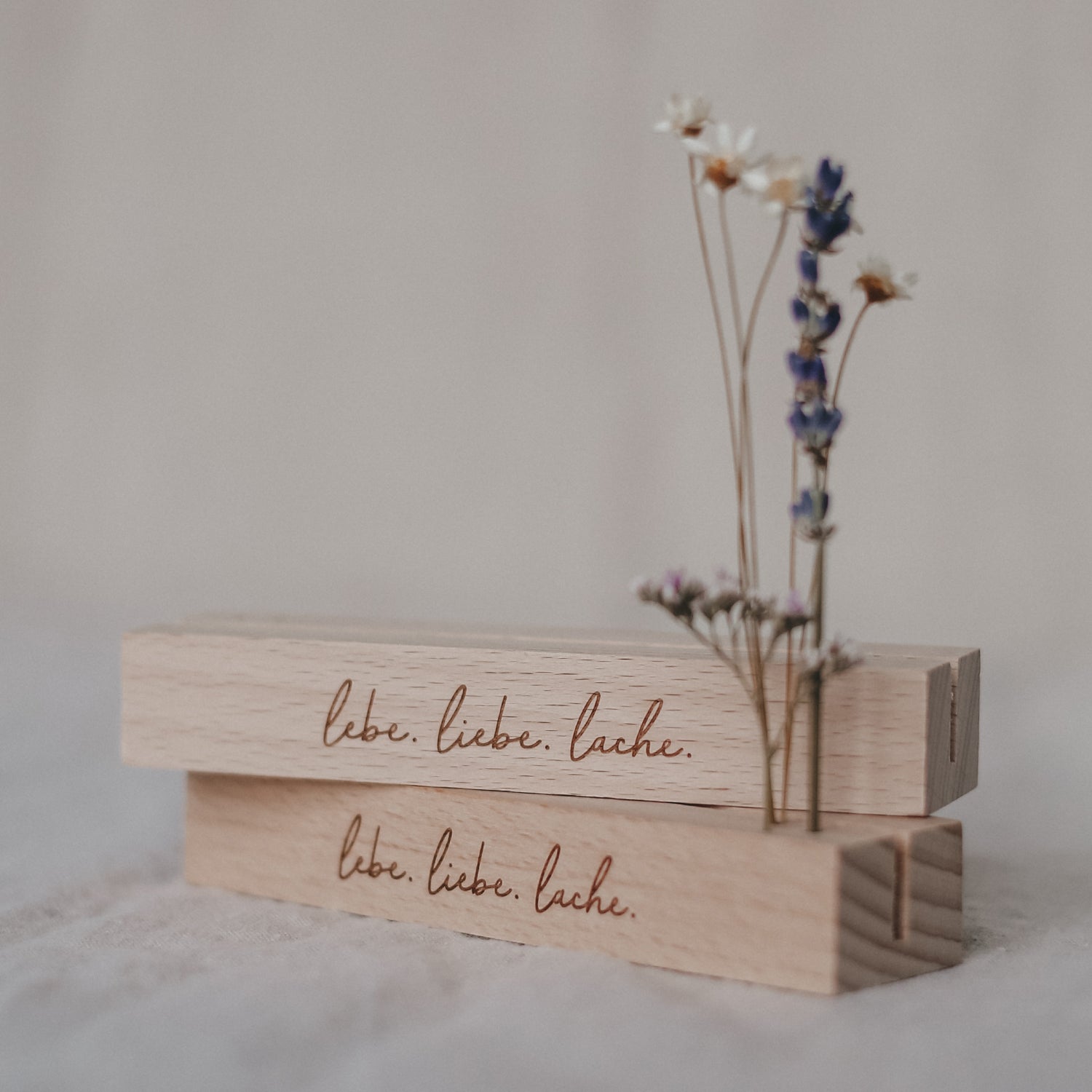 Blumen– & Kartenständer "Lebe Liebe Lache" 2er Set - Eulenschnitt