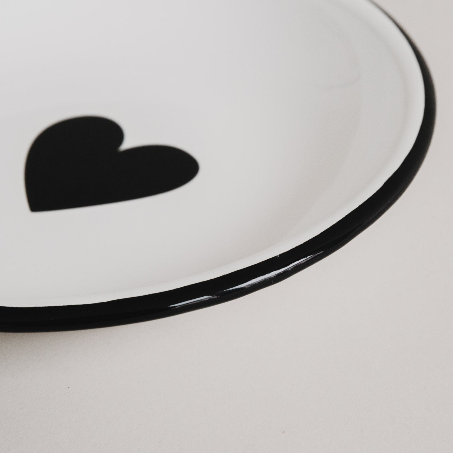Enamel Breakfast plate heart - Eulenschnitt