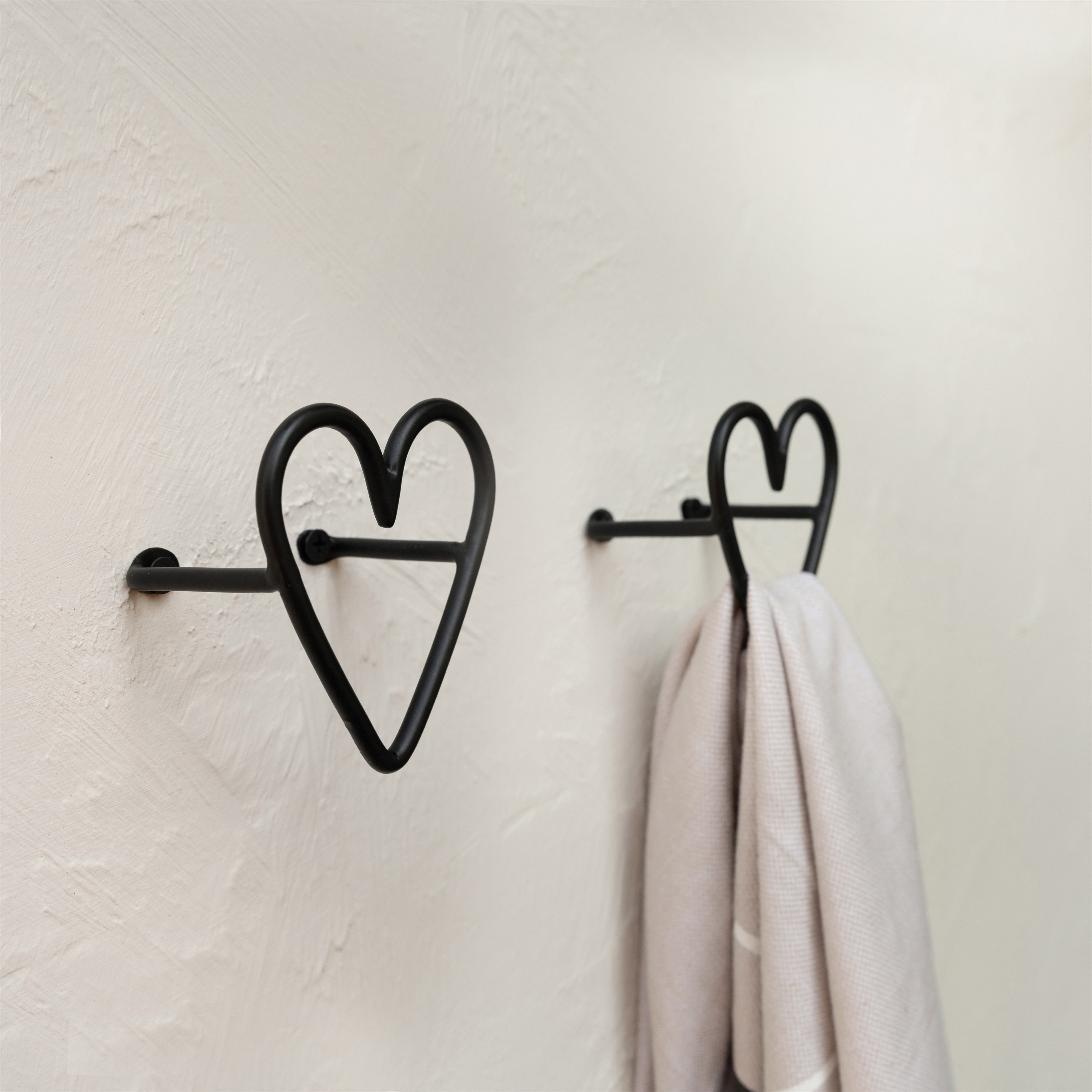 Haken "heart" schwarz Design 2 - Bastion Collections (Bild 2)