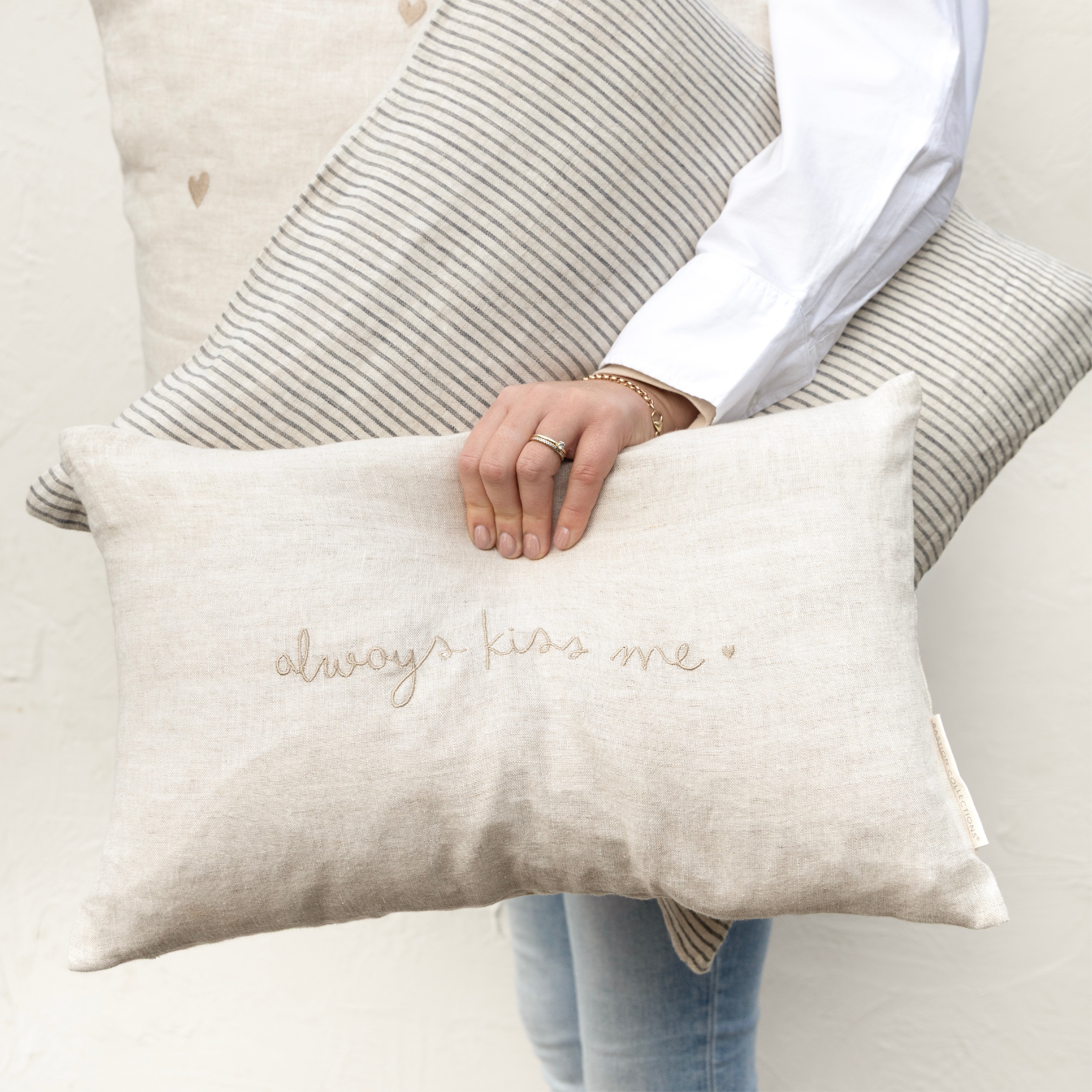 Housse de coussin en lin "hearts" 60x60cm - Bastion Collections