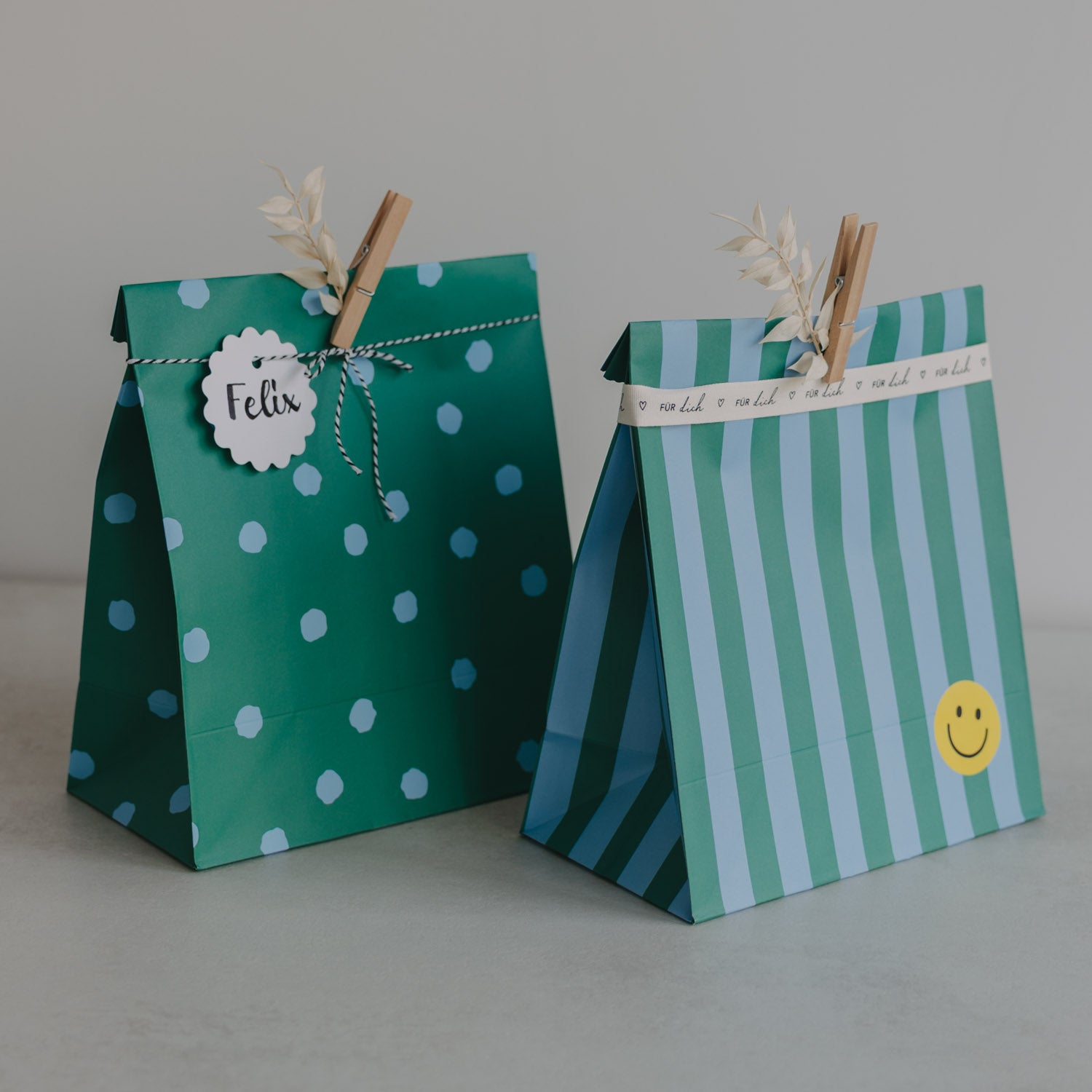 Papiertüten Streifen & Punkte blau mittel 6er Set - Eulenschnitt