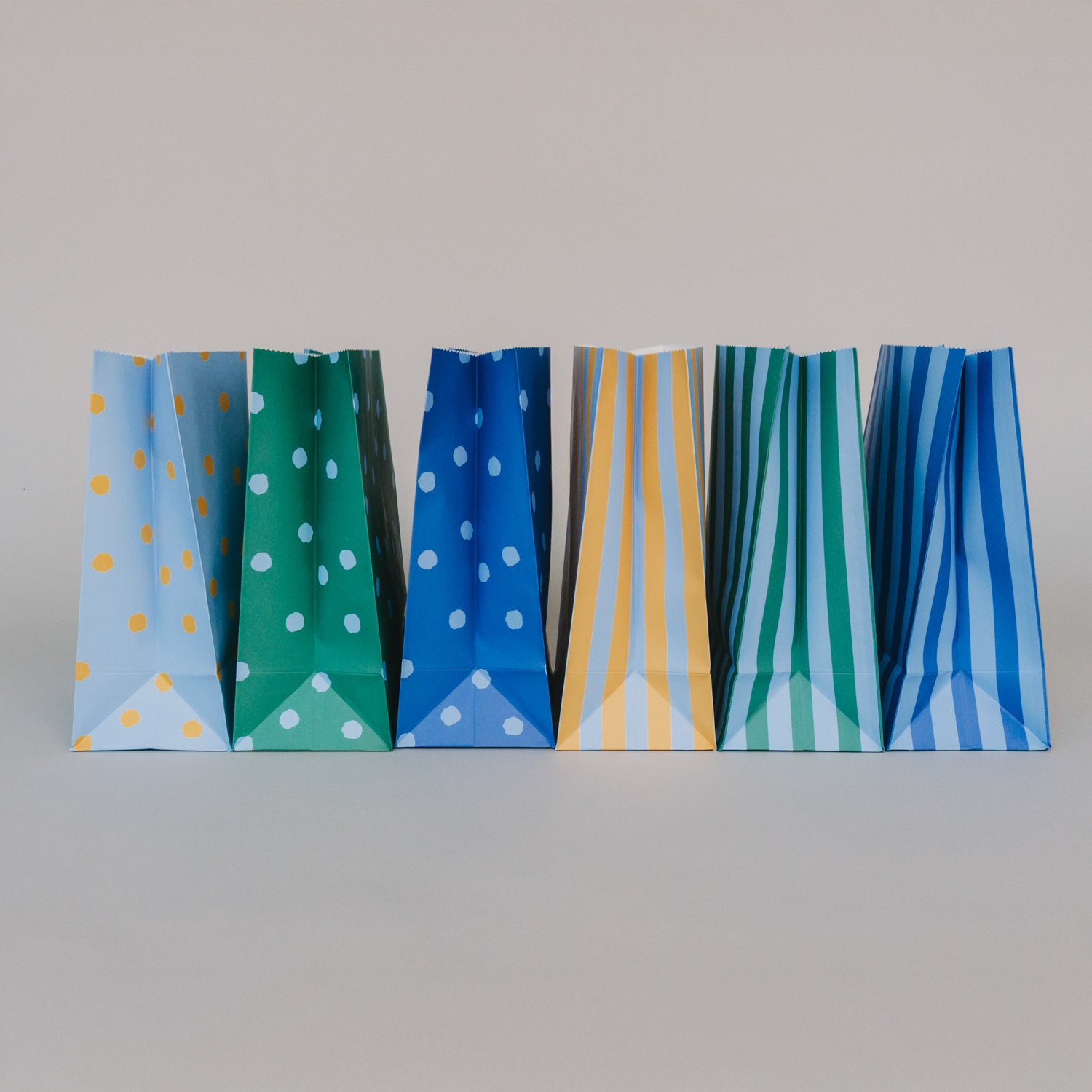 Papiertüten Streifen & Punkte blau mittel 6er Set - Eulenschnitt
