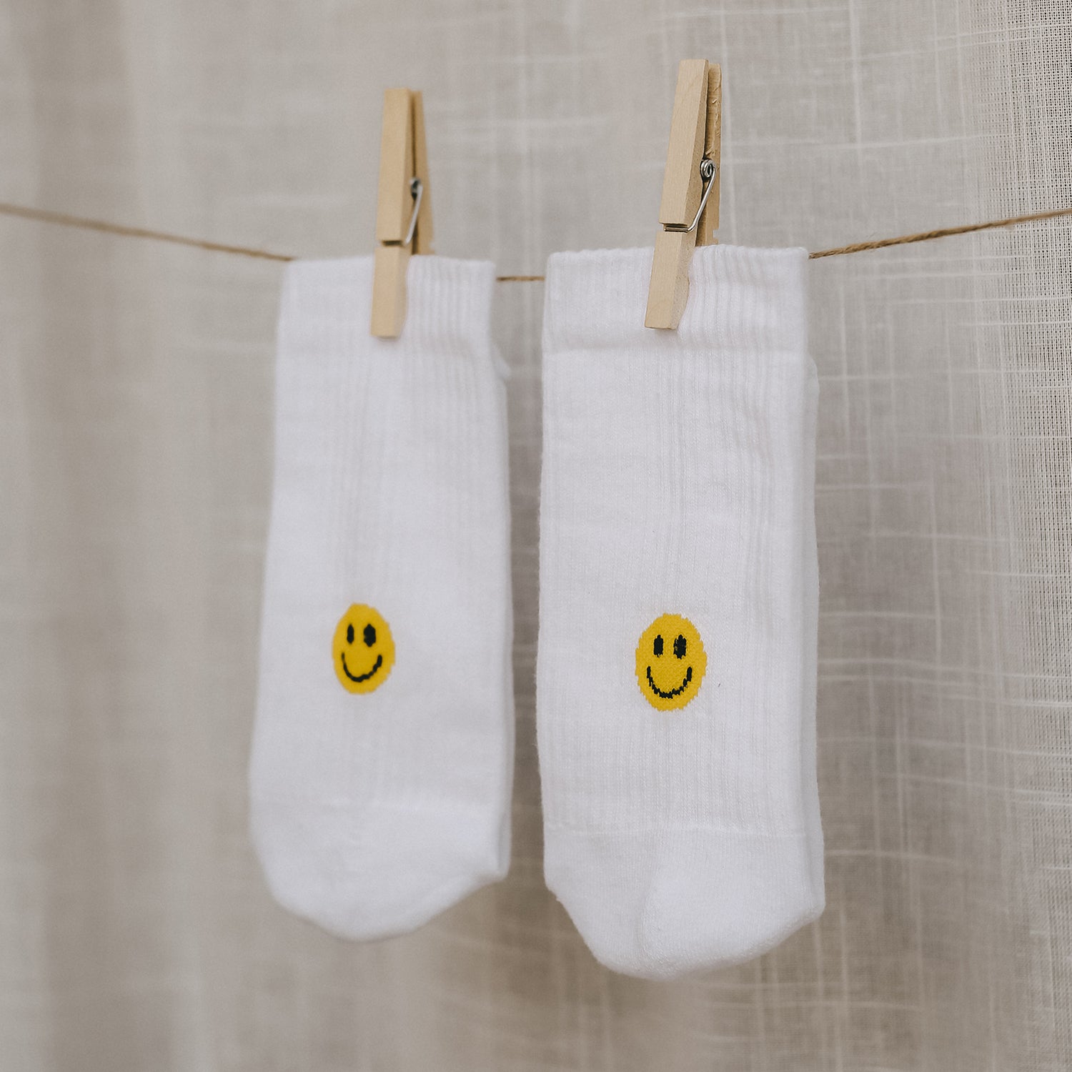 Socken gelbes Smiley weiss 43–46 - Eulenschnitt