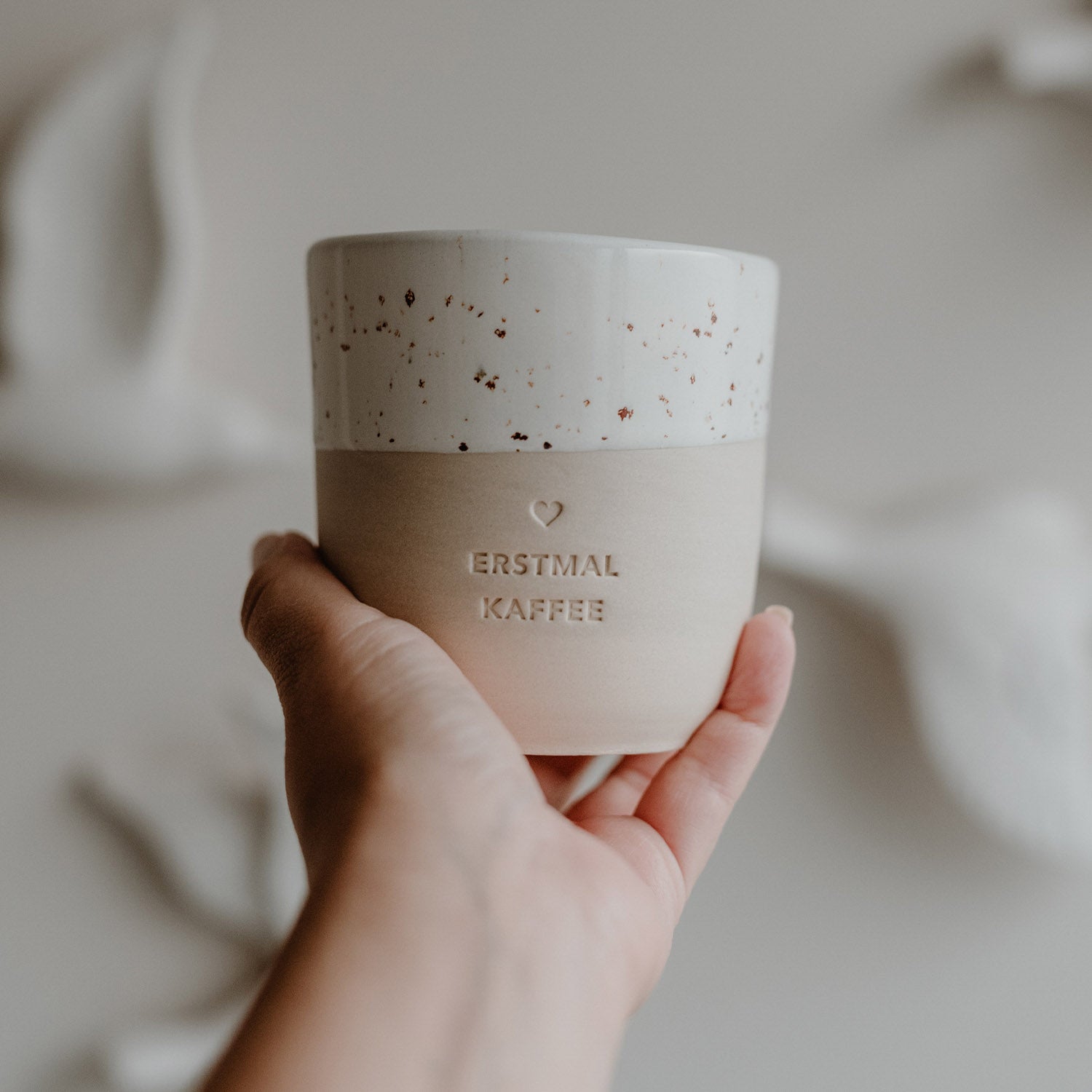 Steingutbecher "ERSTMAL KAFFEE" – handgemacht - Eulenschnitt