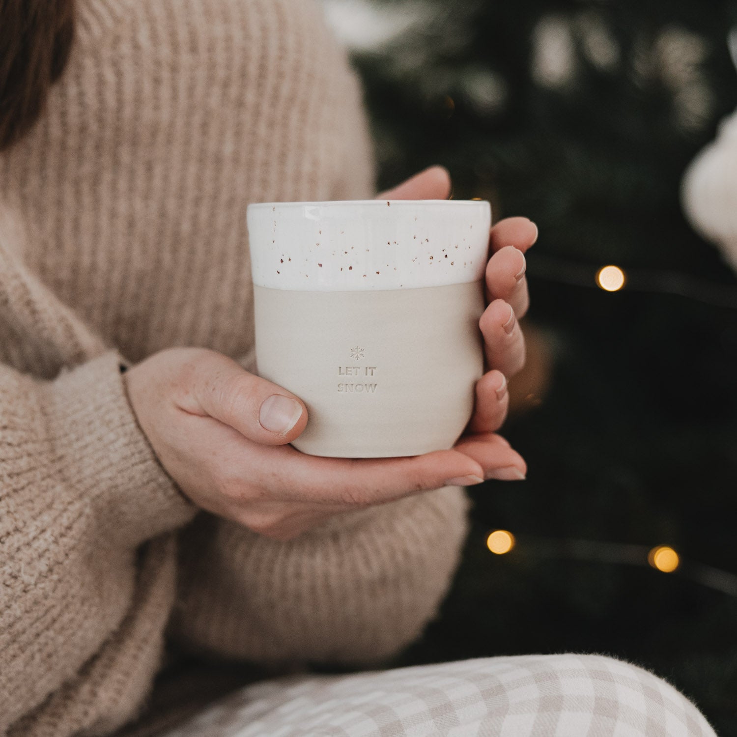 Steingutbecher "Let it snow" – handgemacht - Eulenschnitt