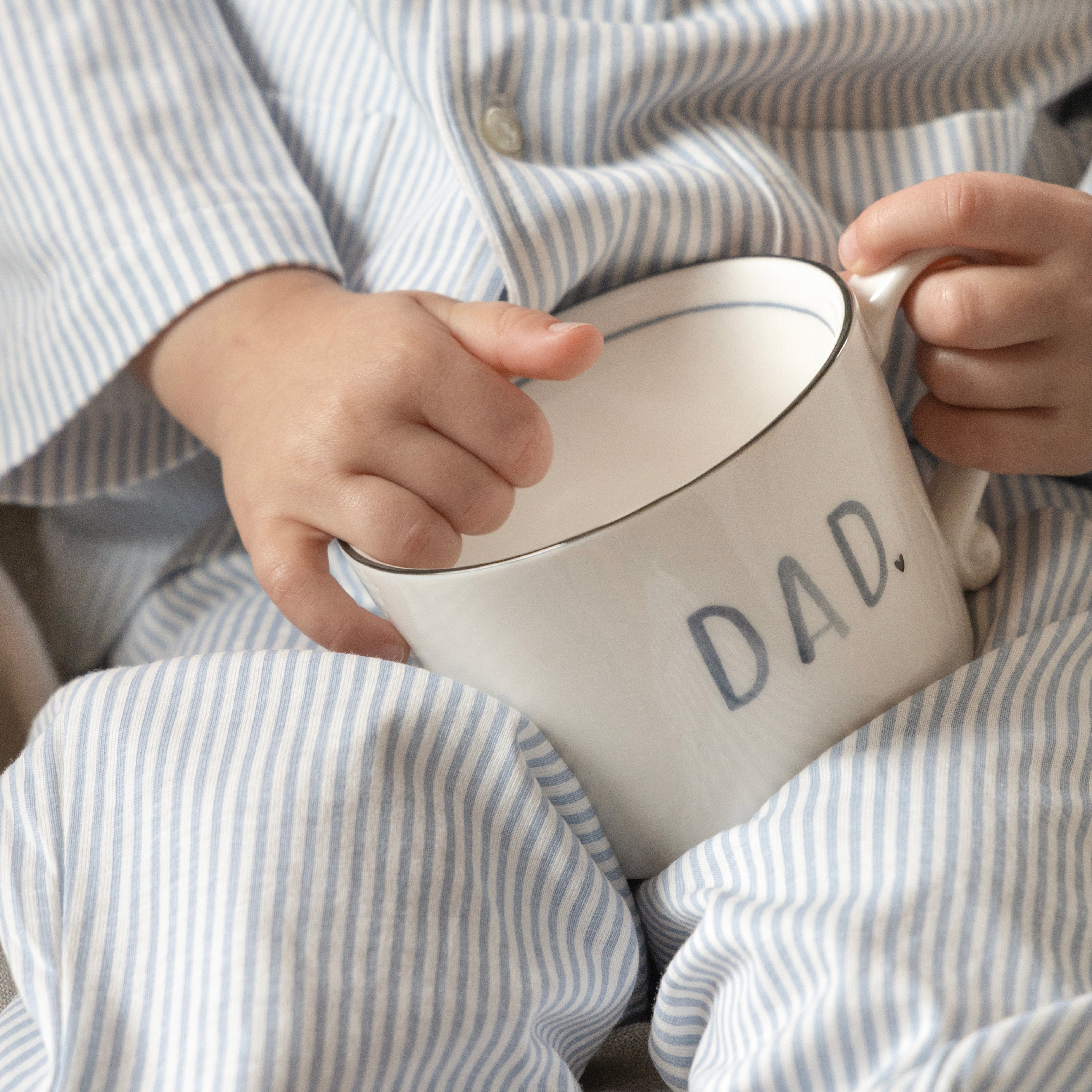 Tasse "DAD" gross iris blue - Bastion Collections