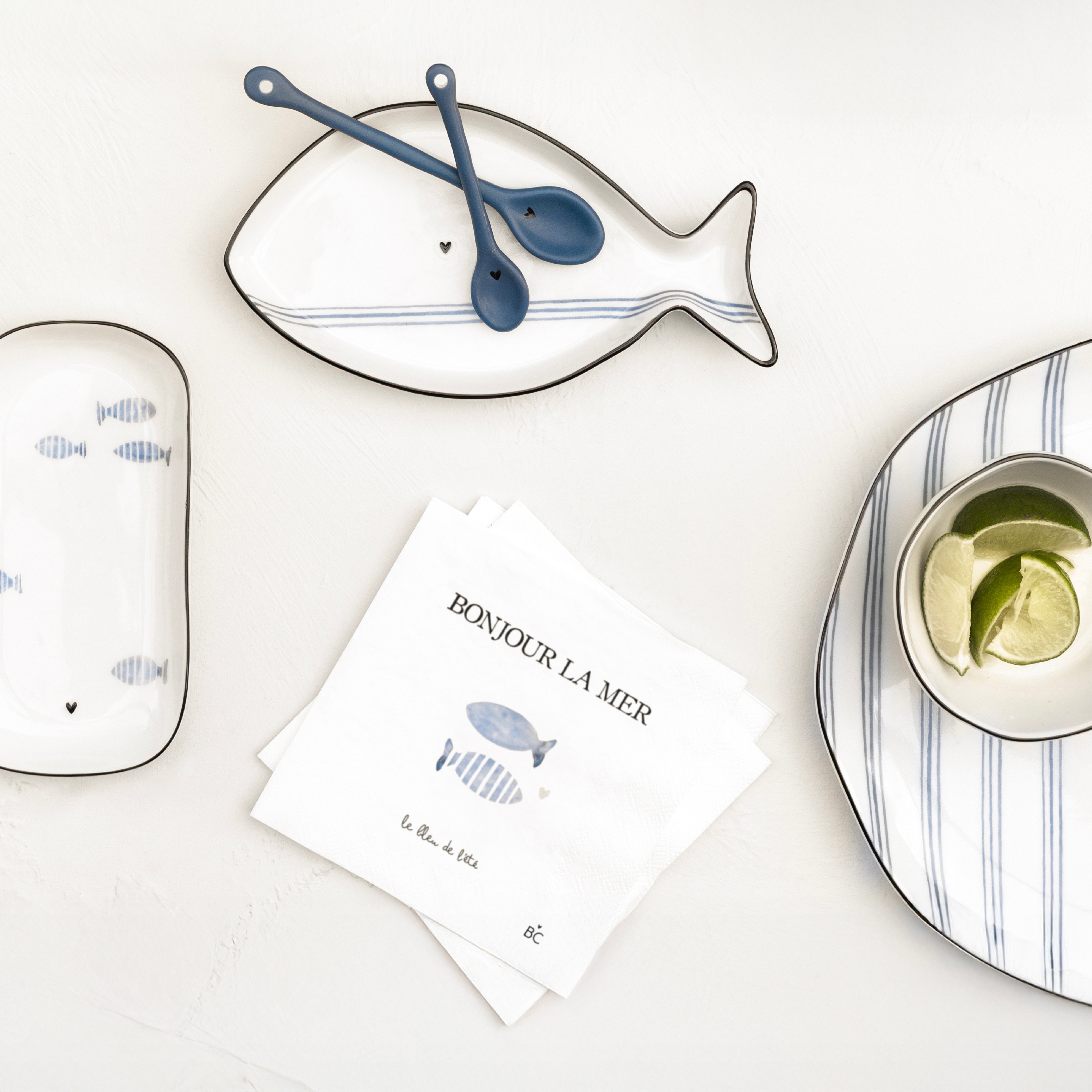Teller "fish" iris blue - Bastion Collections