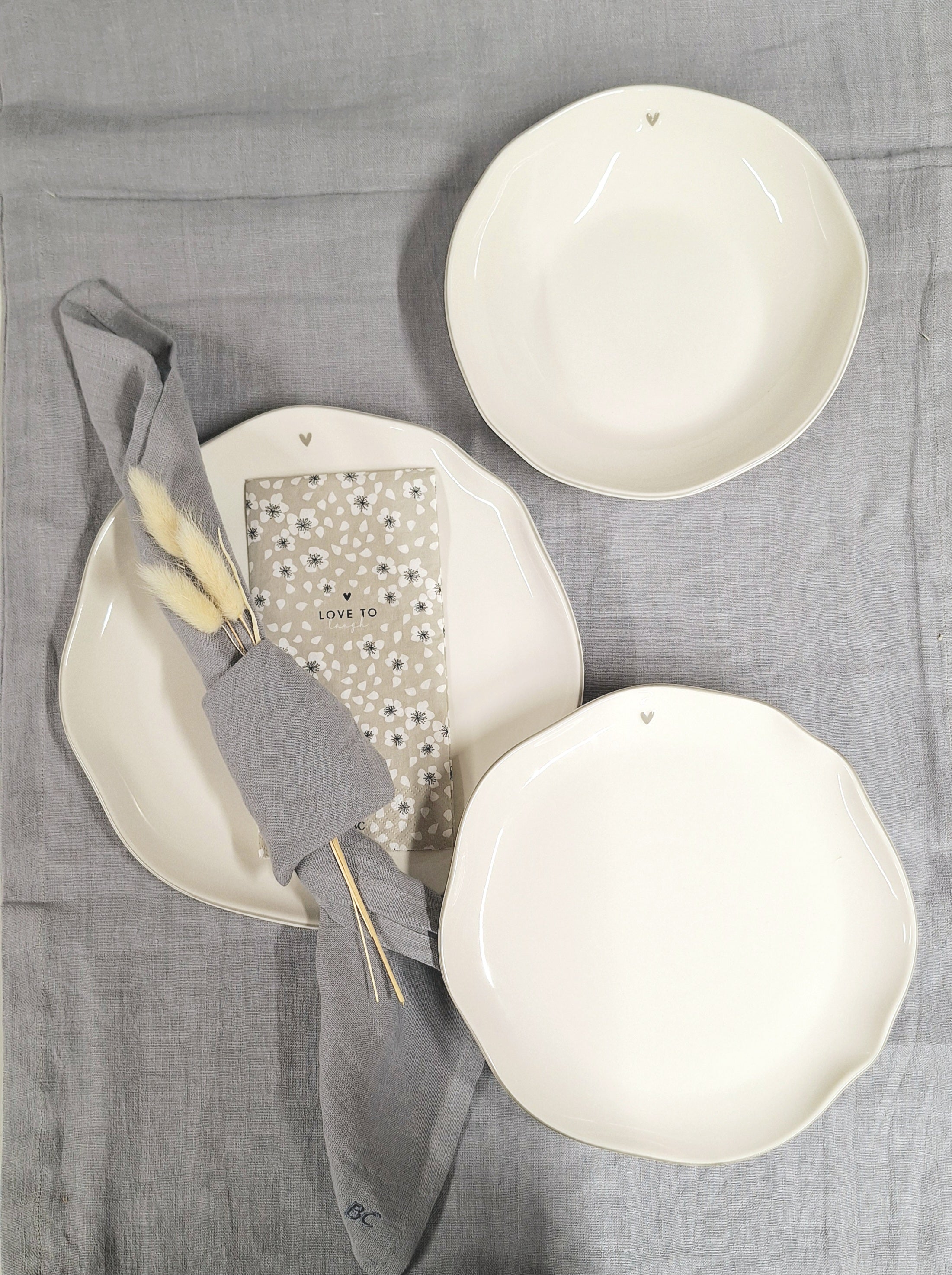 Teller "heart" grau 18-teiliges Set - Bastion Collections