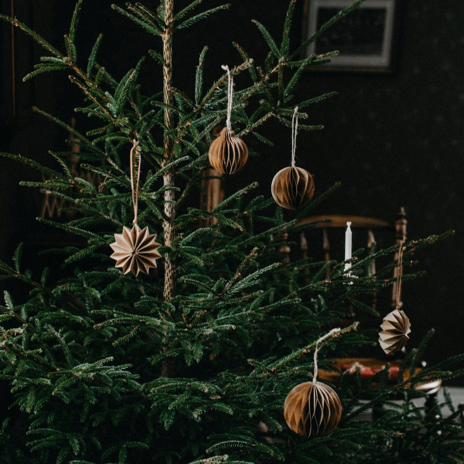 Weihnachtskugel Papier "Bolmsö" gross braun – Storefactory (Bild 5)