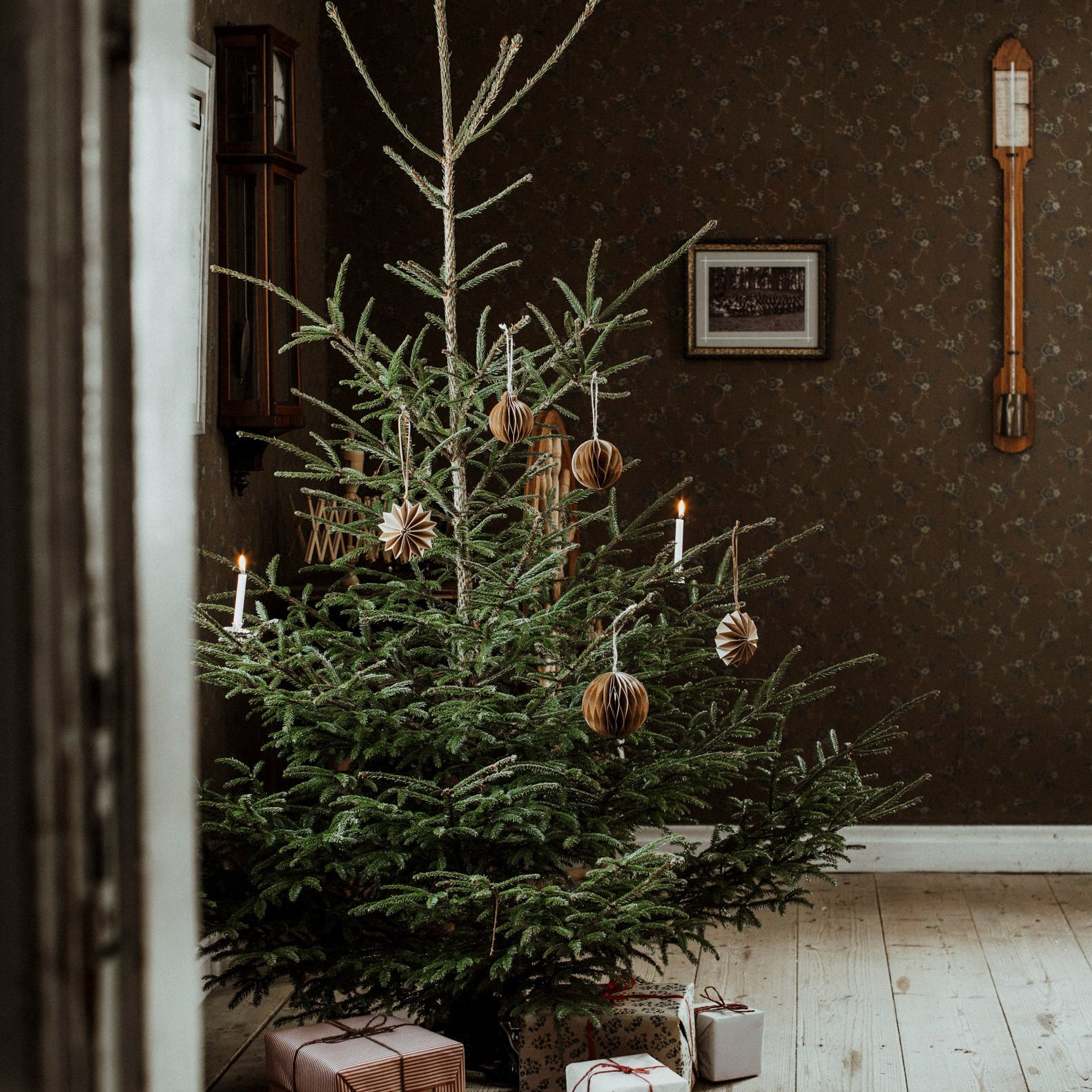 Weihnachtskugel Papier "Bolmsö" gross braun – Storefactory (Bild 6)