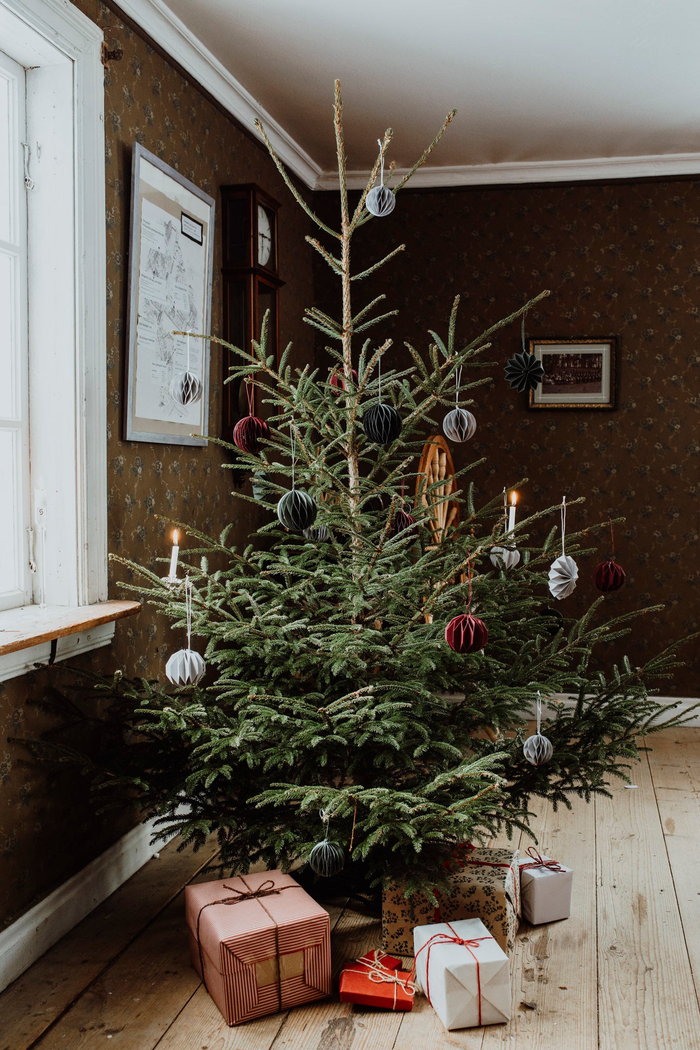 Weihnachtskugel Papier "Bona" gross dunkelgrün – Storefactory