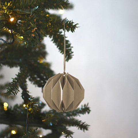 Weihnachtskugel Papier "Hylta" beige – Storefactory (Bild 2)