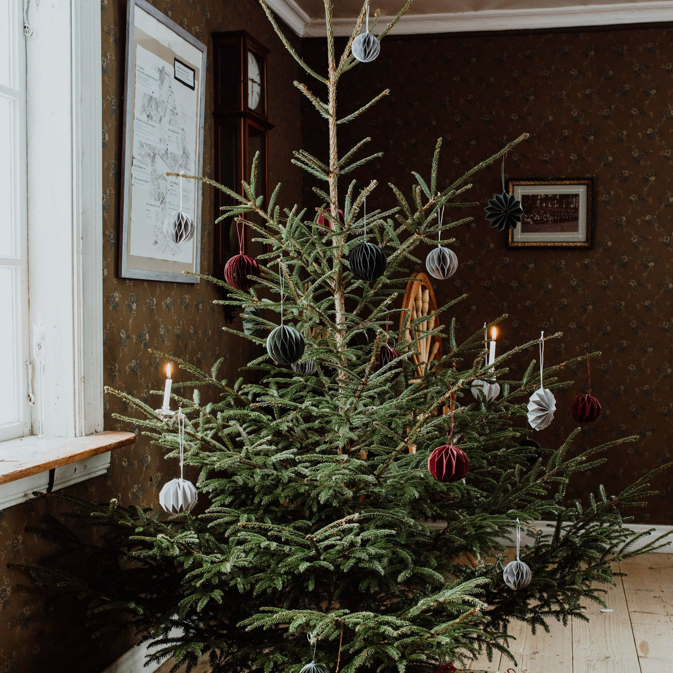 Weihnachtskugel Papier "Hylta" dunkelgrün – Storefactory (Bild 4)