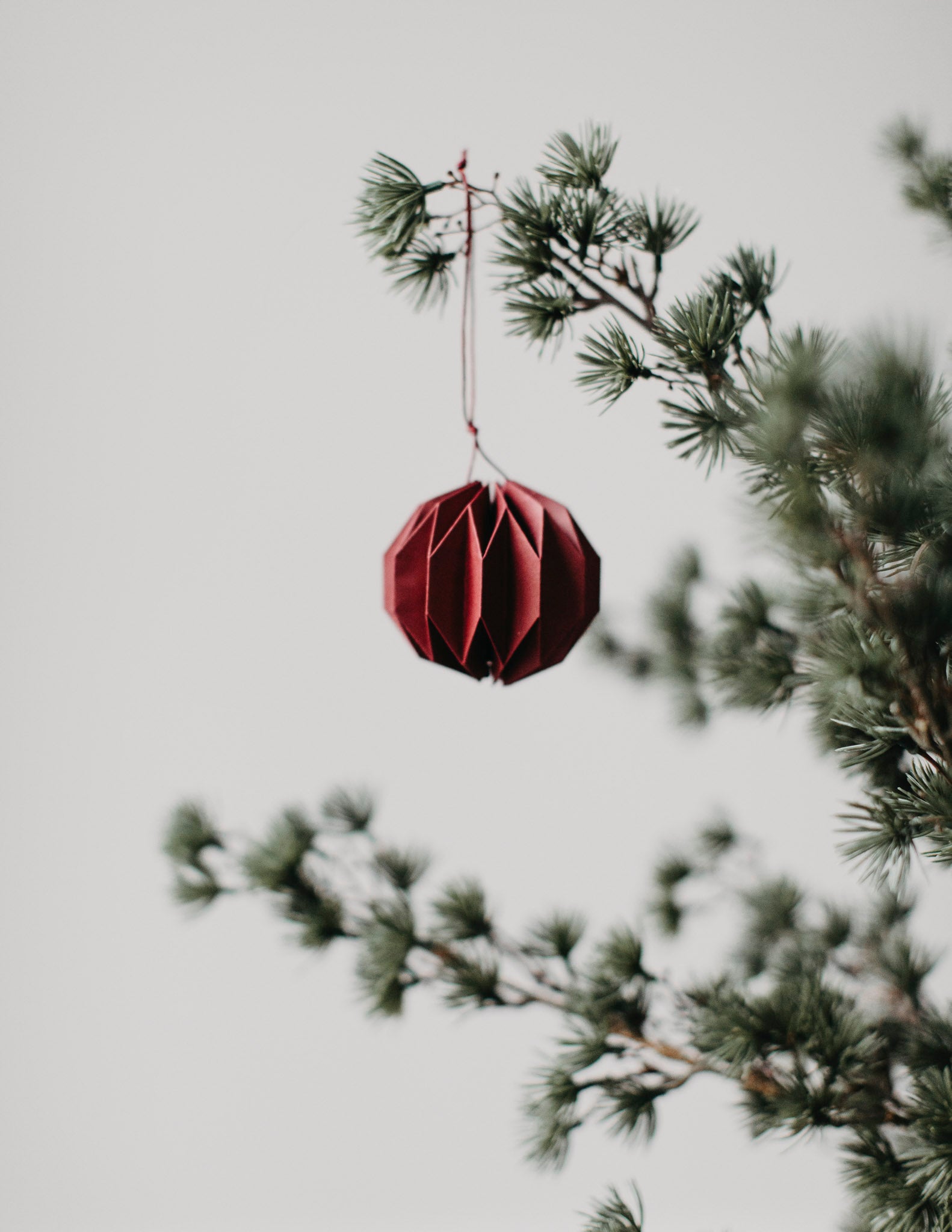 Weihnachtskugel Papier "Hylta" rot – Storefactory