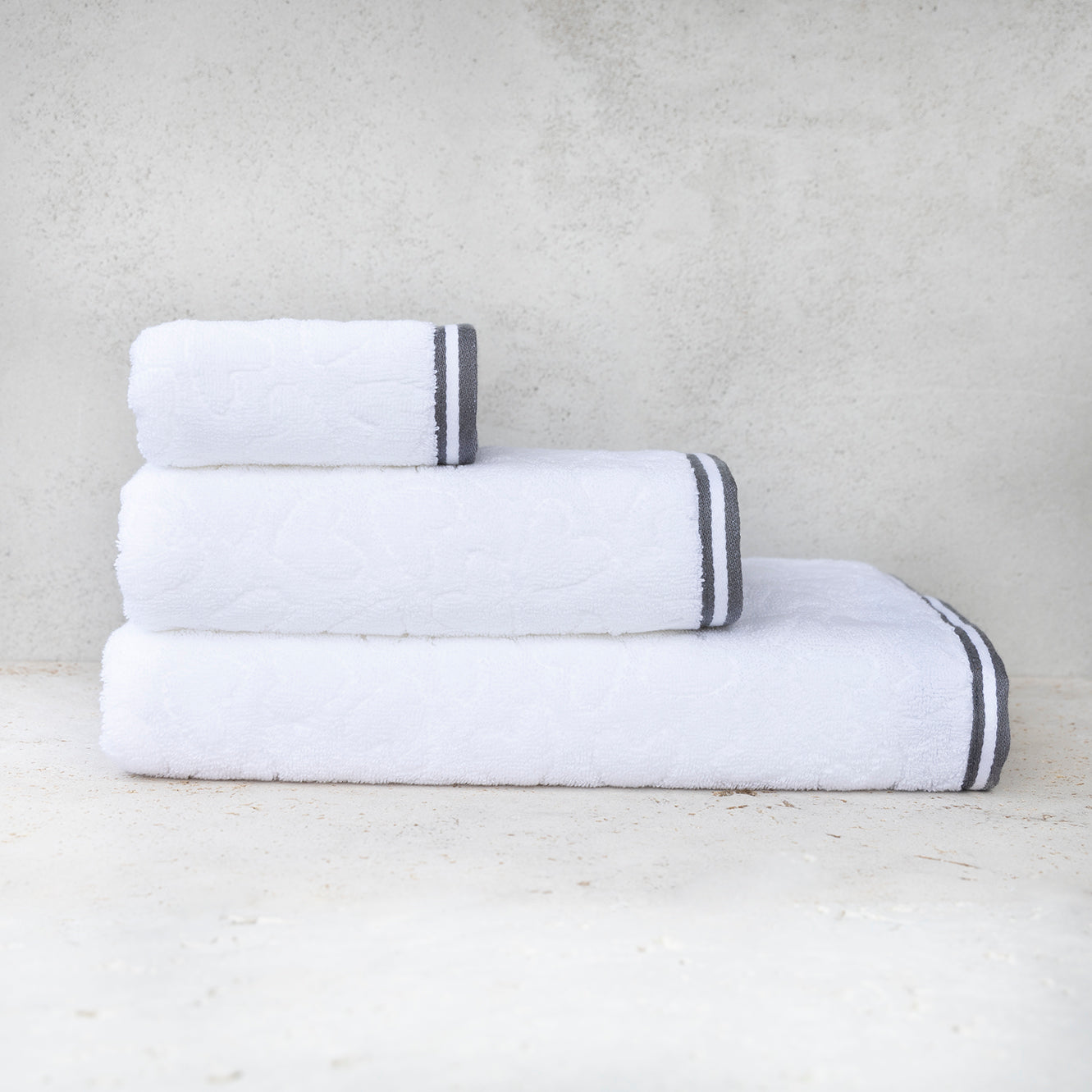 Handtuch "hearts" 30x55cm weiss–grau - Bastion Collections