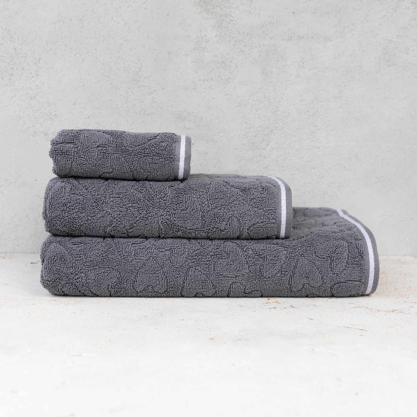 Handtuch "hearts" 50x100cm dunkelgrau - Bastion Collections