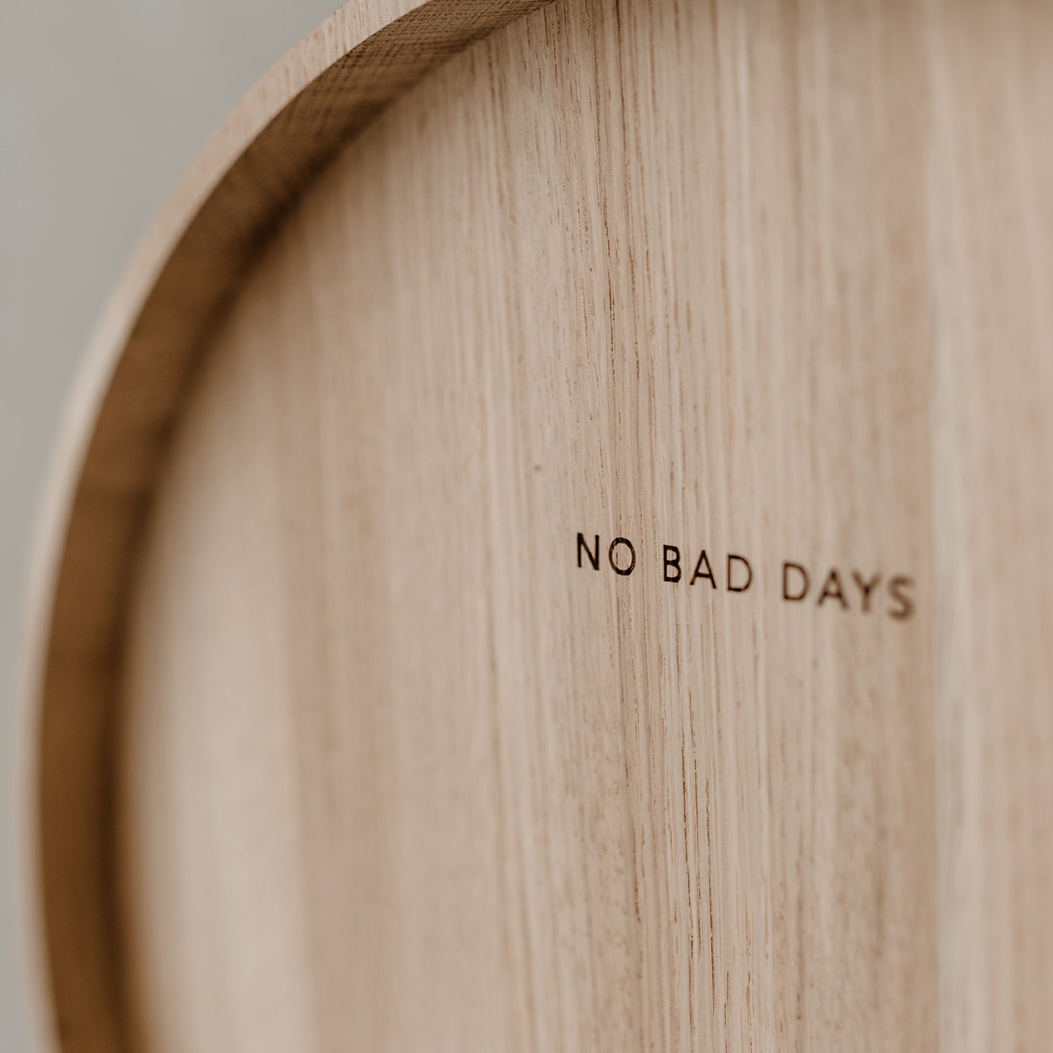 Holztablett "NO BAD DAYS" Eiche - Eulenschnitt