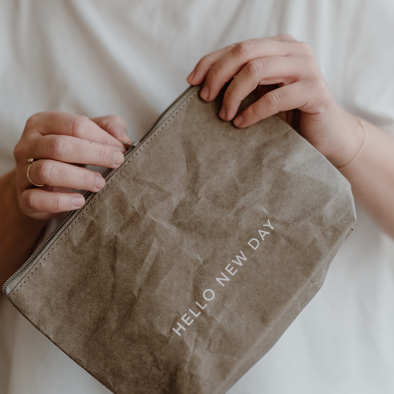Kosmetiktasche "Hello new day" grau - Eulenschnitt