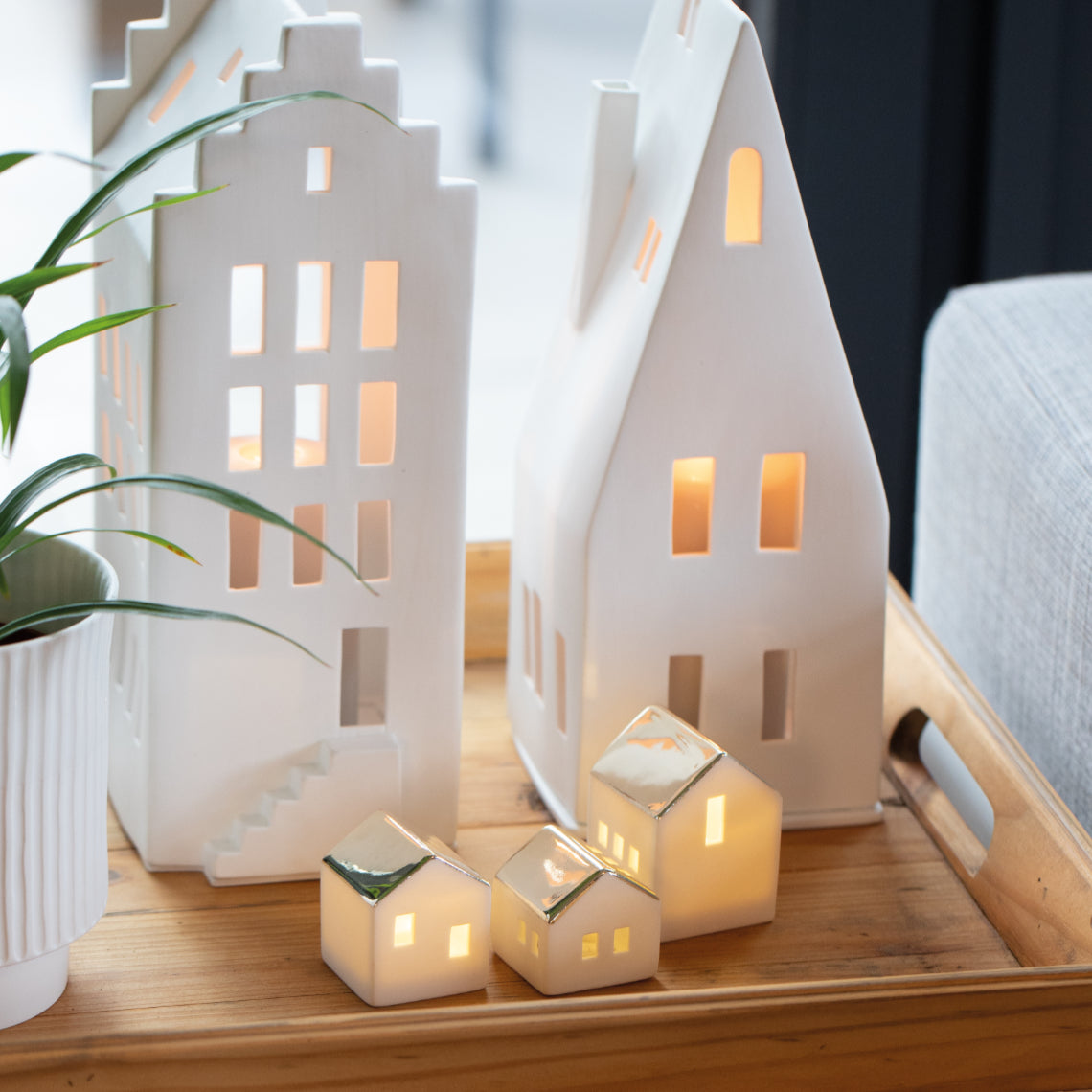Lighted house pointed roof big - handmade - Räder