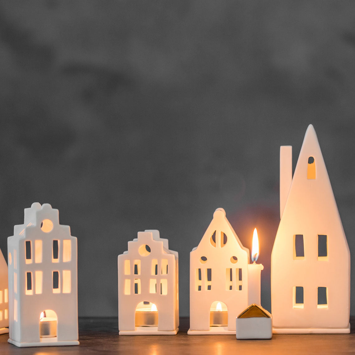 Mini lighted house town house - handmade - Räder