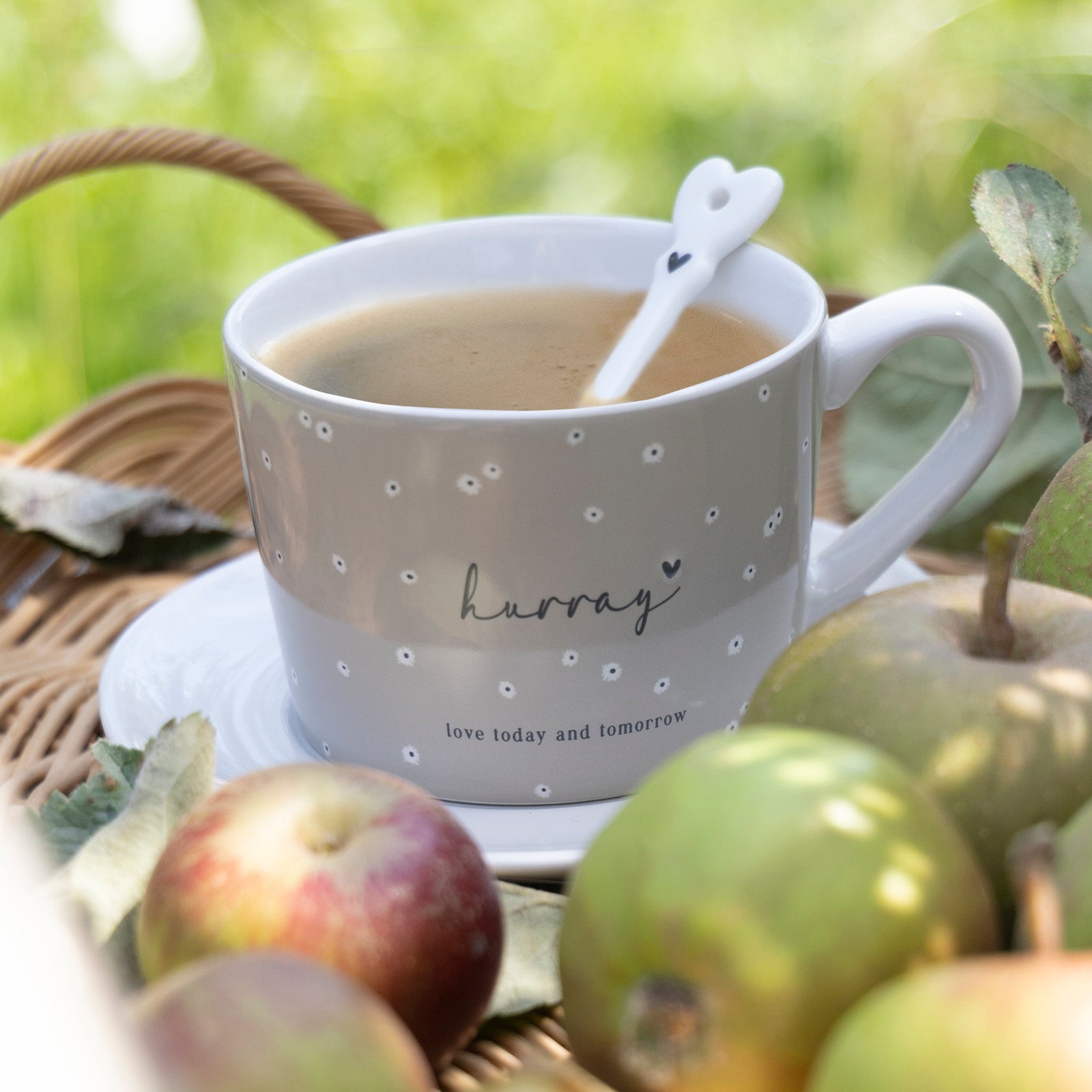 Tasse "Hurray – Love Today and Tomorrow" klein beige - Bastion Collections