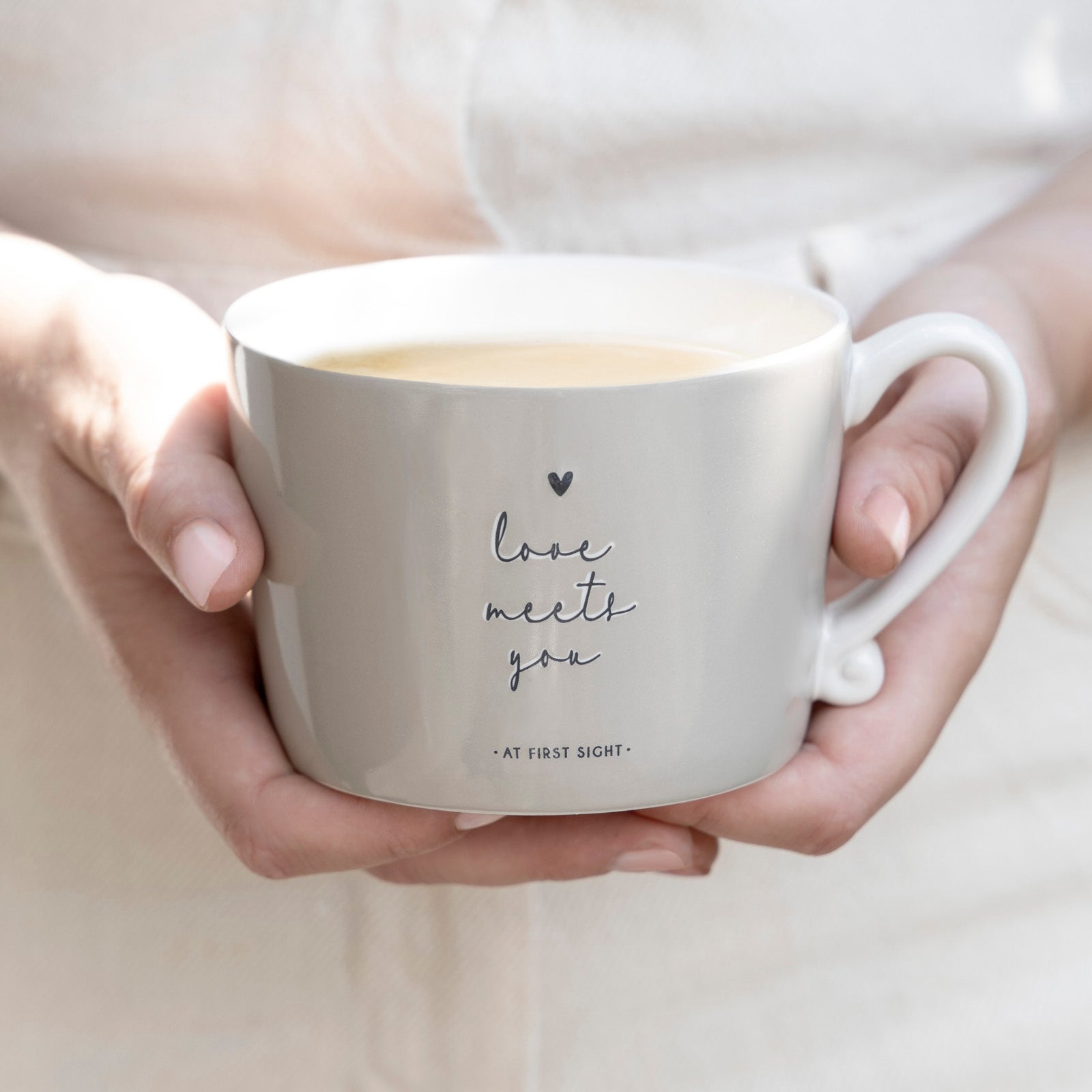 Tasse "Love meets you" gross beige - Bastion Collections