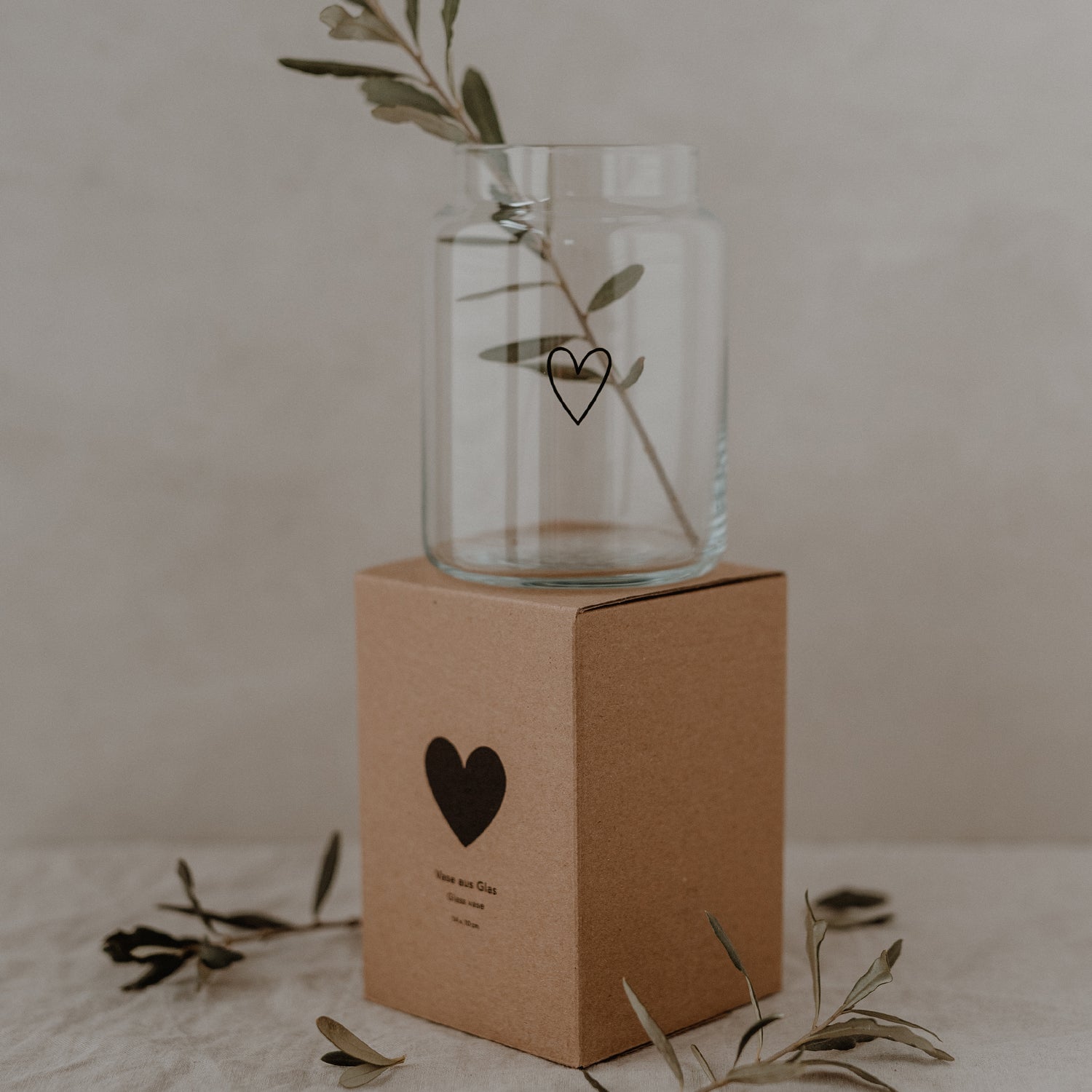 Vase aus Glas Herz gross schwarz - Eulenschnitt