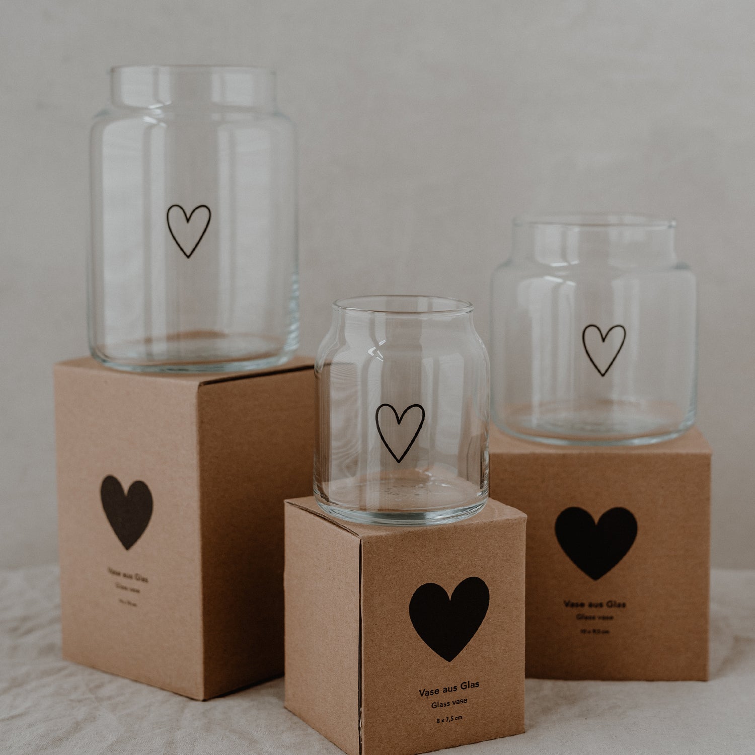 Vase aus Glas Herz mittel schwarz - Eulenschnitt