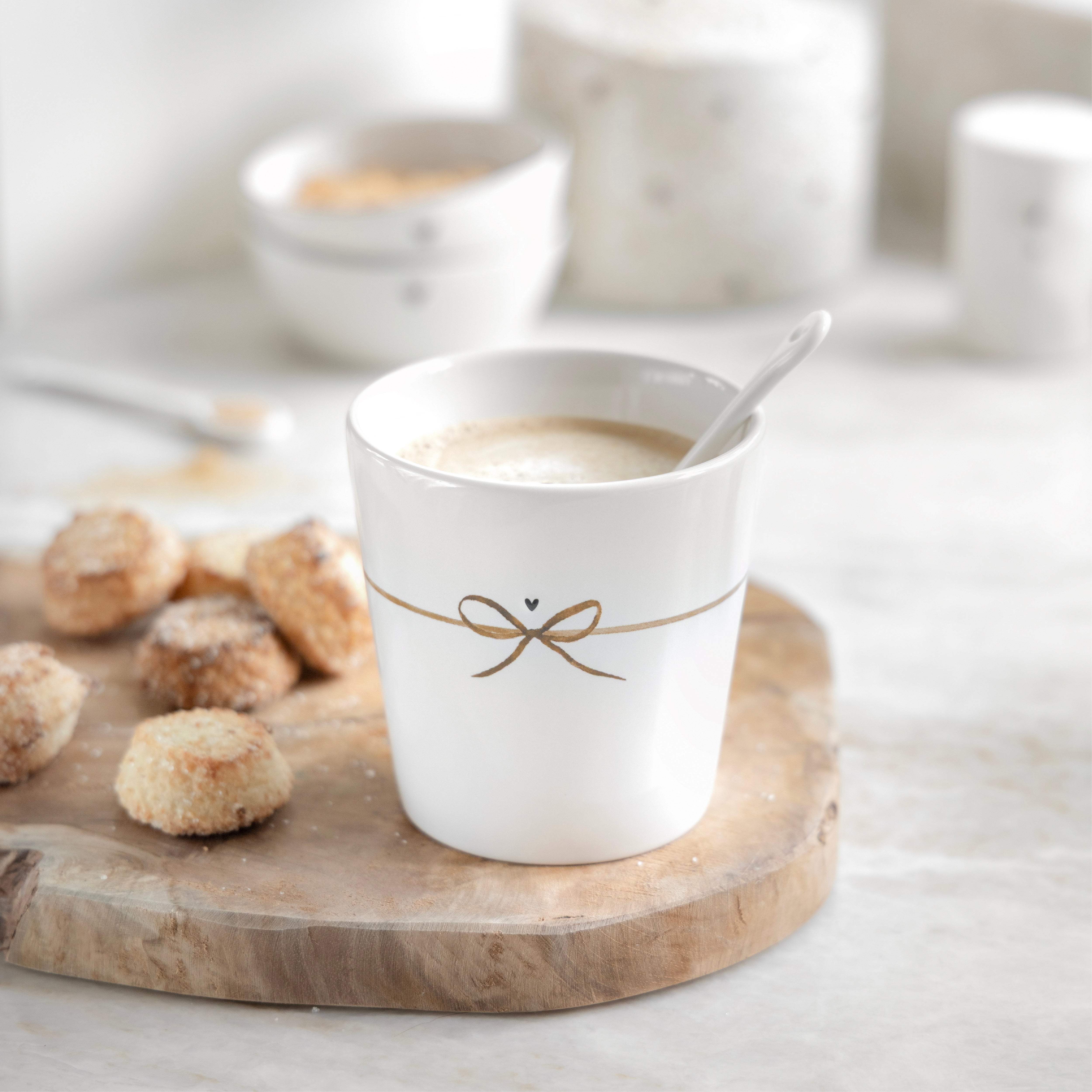 Becher "bow" braun - Bastion Collections
