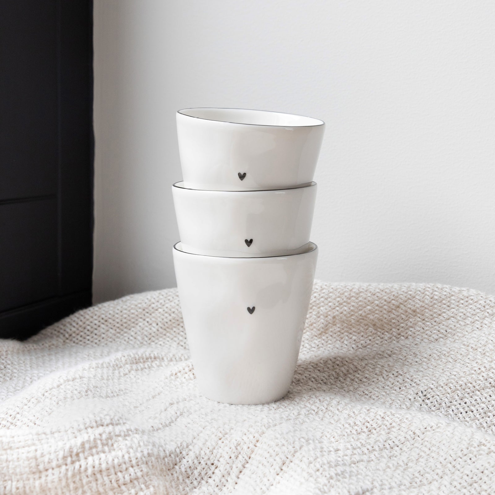 Becher "heart" schwarz - Bastion Collections