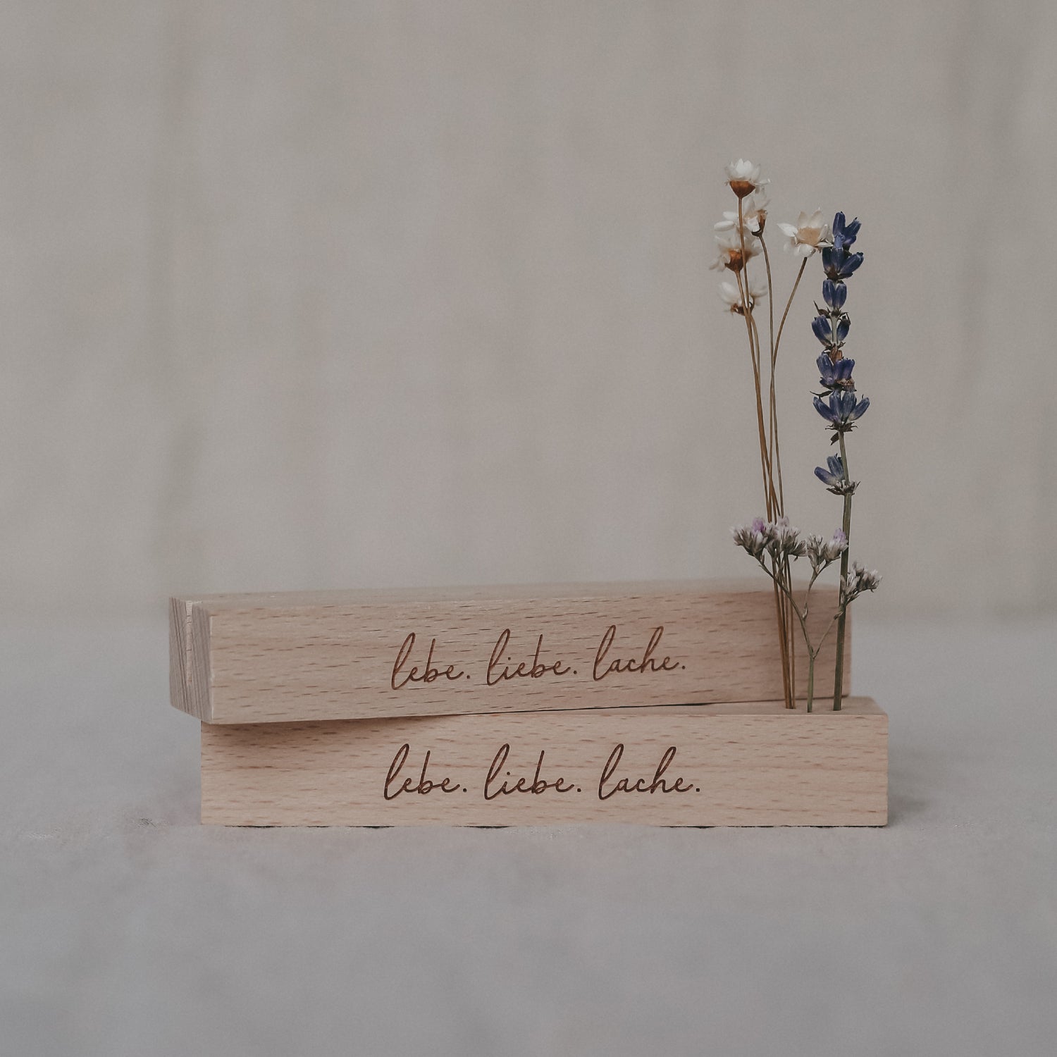 Blumen– & Kartenständer "Lebe Liebe Lache" 2er Set - Eulenschnitt
