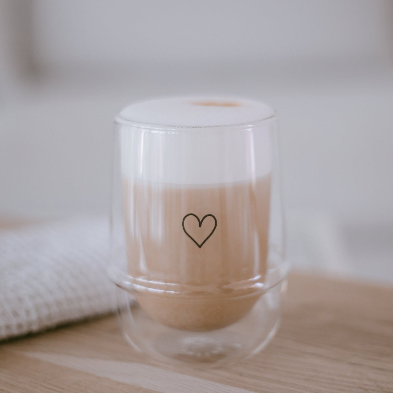 Doppelwandiges Latte Macchiato Glas Herz 340ml schwarz - Eulenschnitt