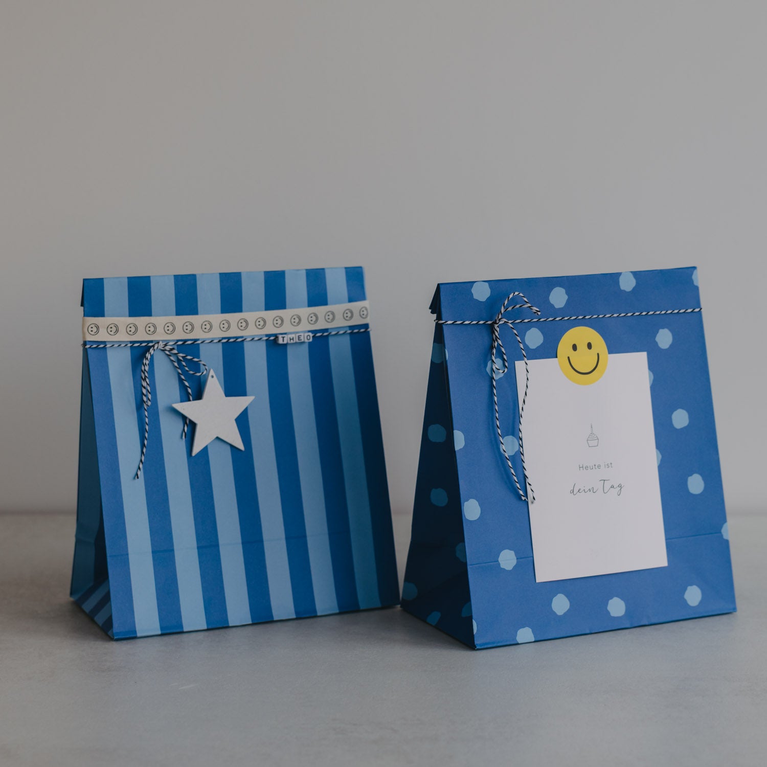 Papiertüten Streifen & Punkte blau mittel 6er Set - Eulenschnitt