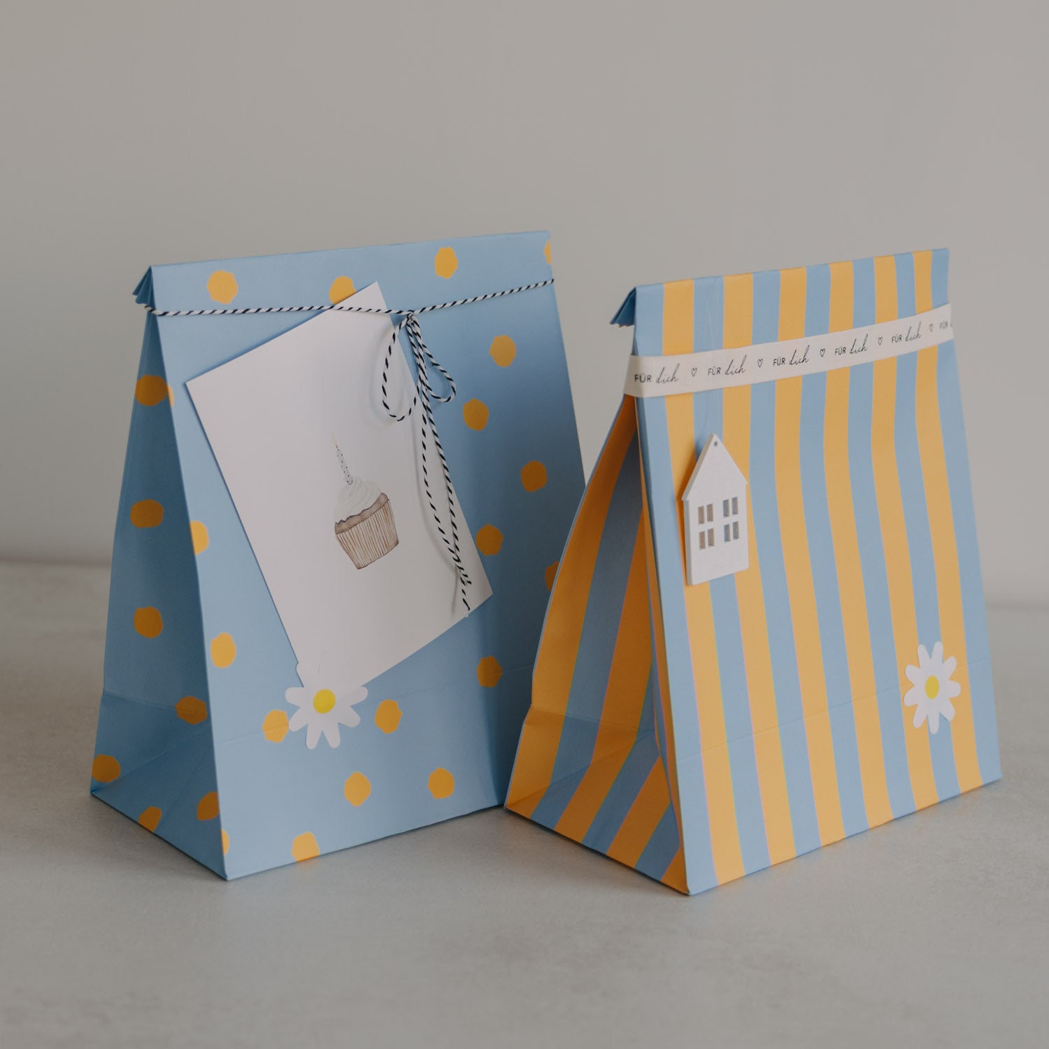 Papiertüten Streifen & Punkte blau mittel 6er Set - Eulenschnitt