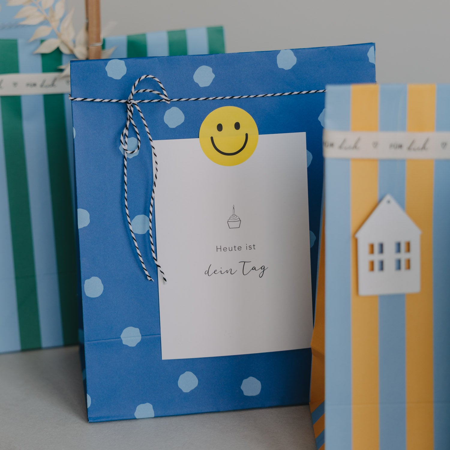 Papiertüten Streifen & Punkte blau mittel 6er Set - Eulenschnitt