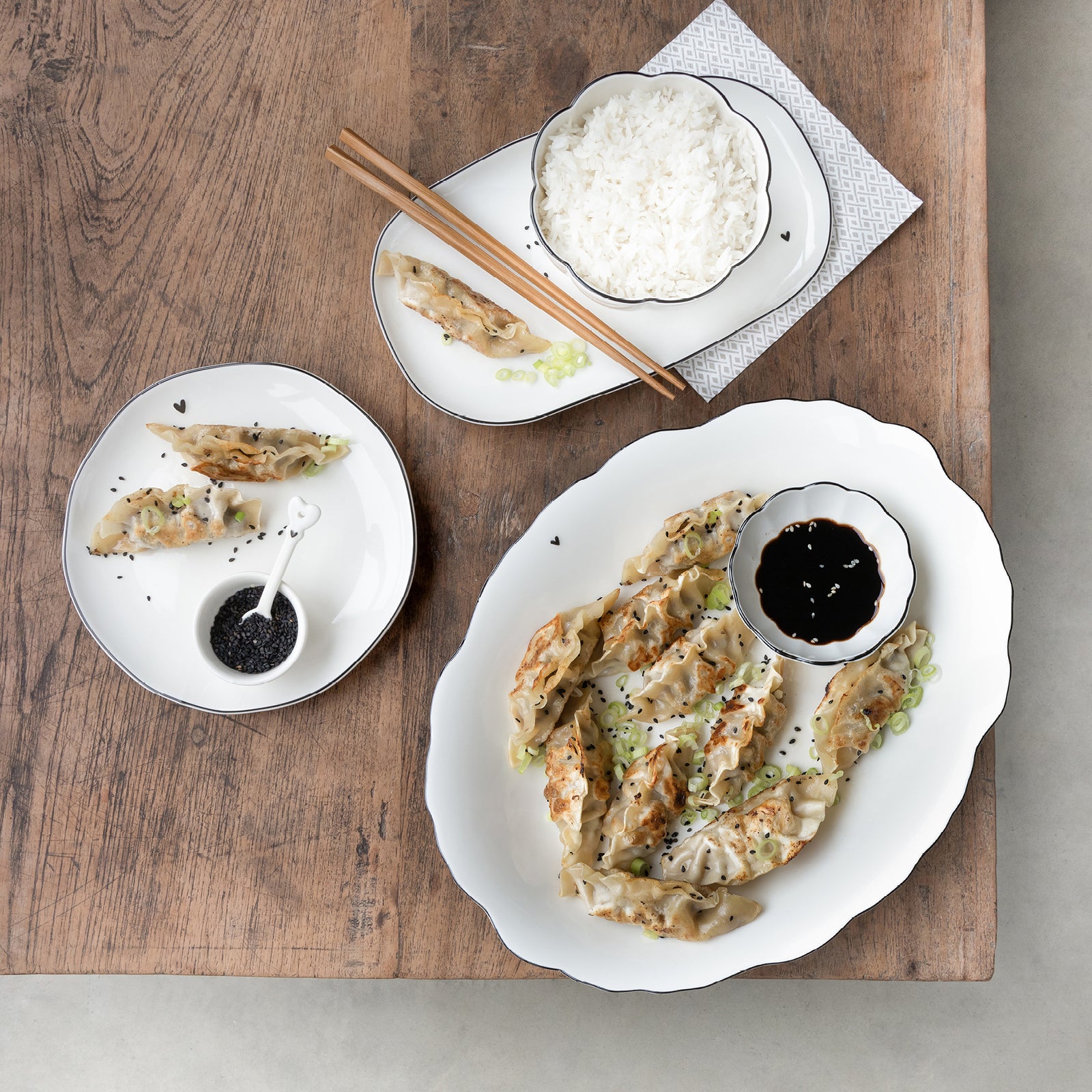 Serving plate "heart" black wavy edge - Bastion Collections