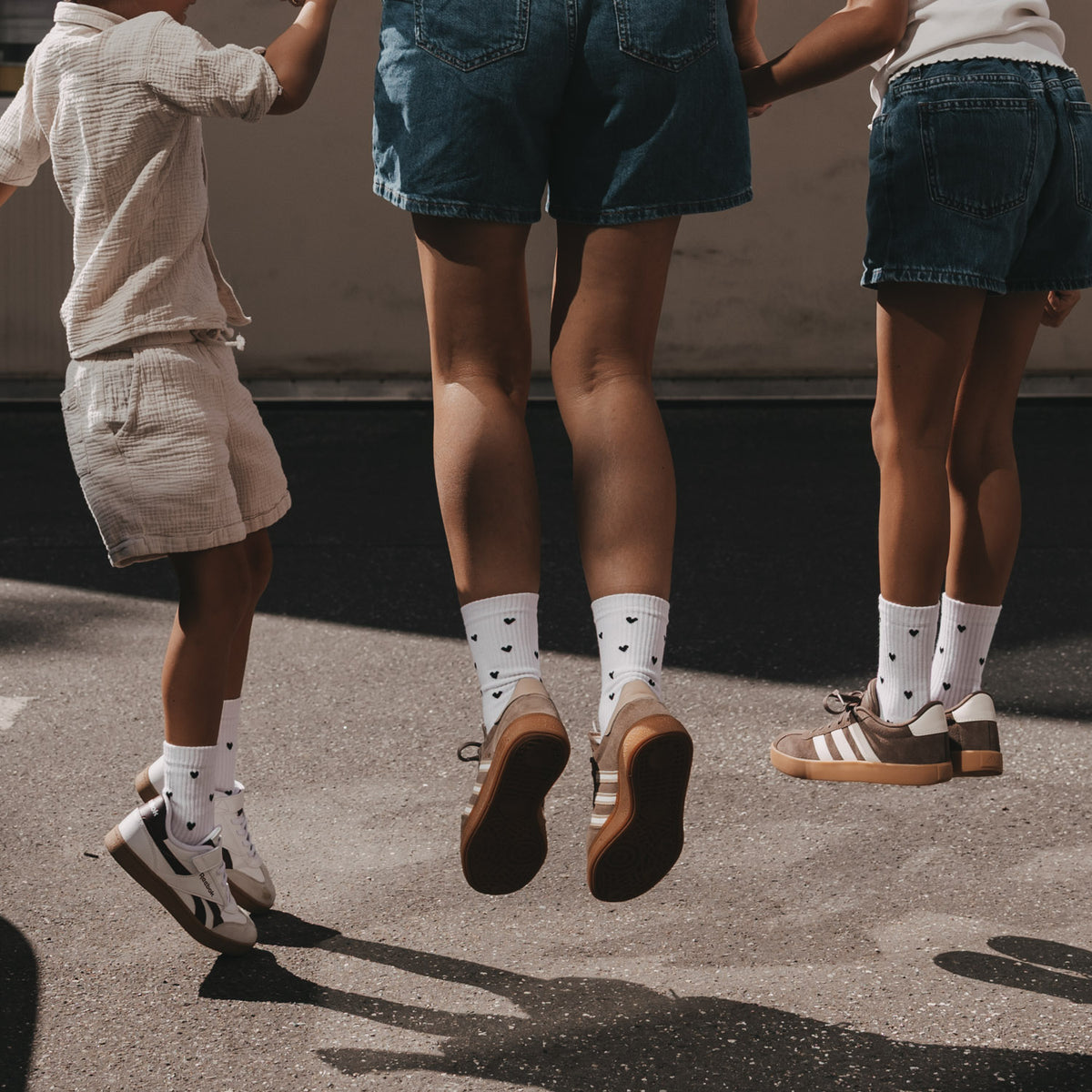 Chaussettes enfant coeurs noirs blanc 27-30 - Eulenschnitt (Image 3)
