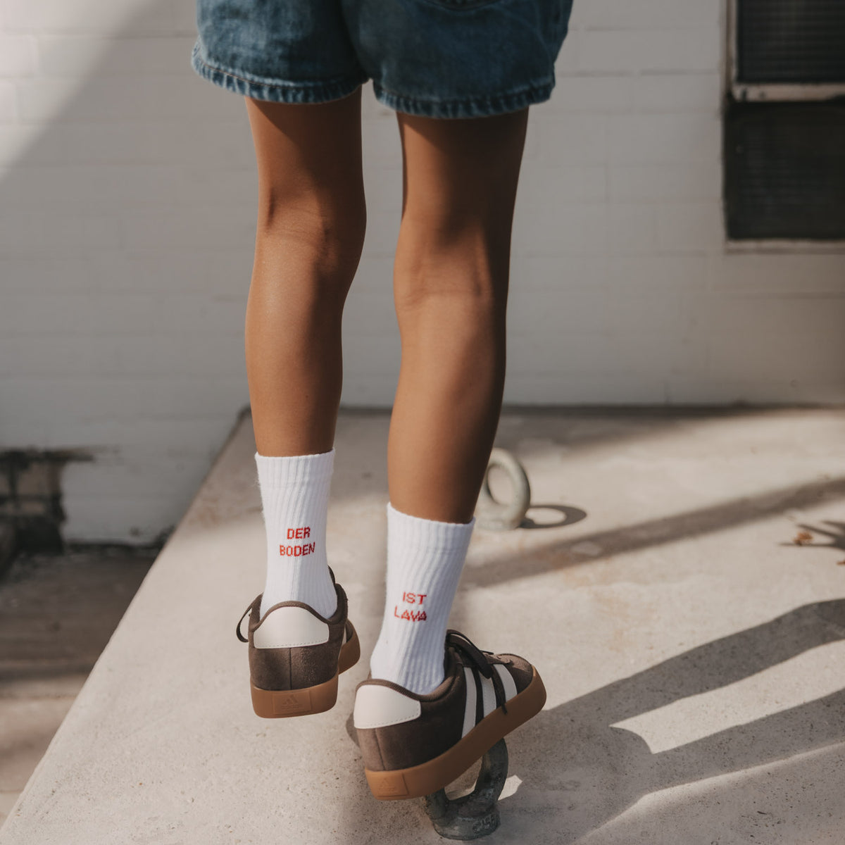 Kids socks "Der Boden ist Lava" white 27-30 - Eulenschnitt (Image 5)