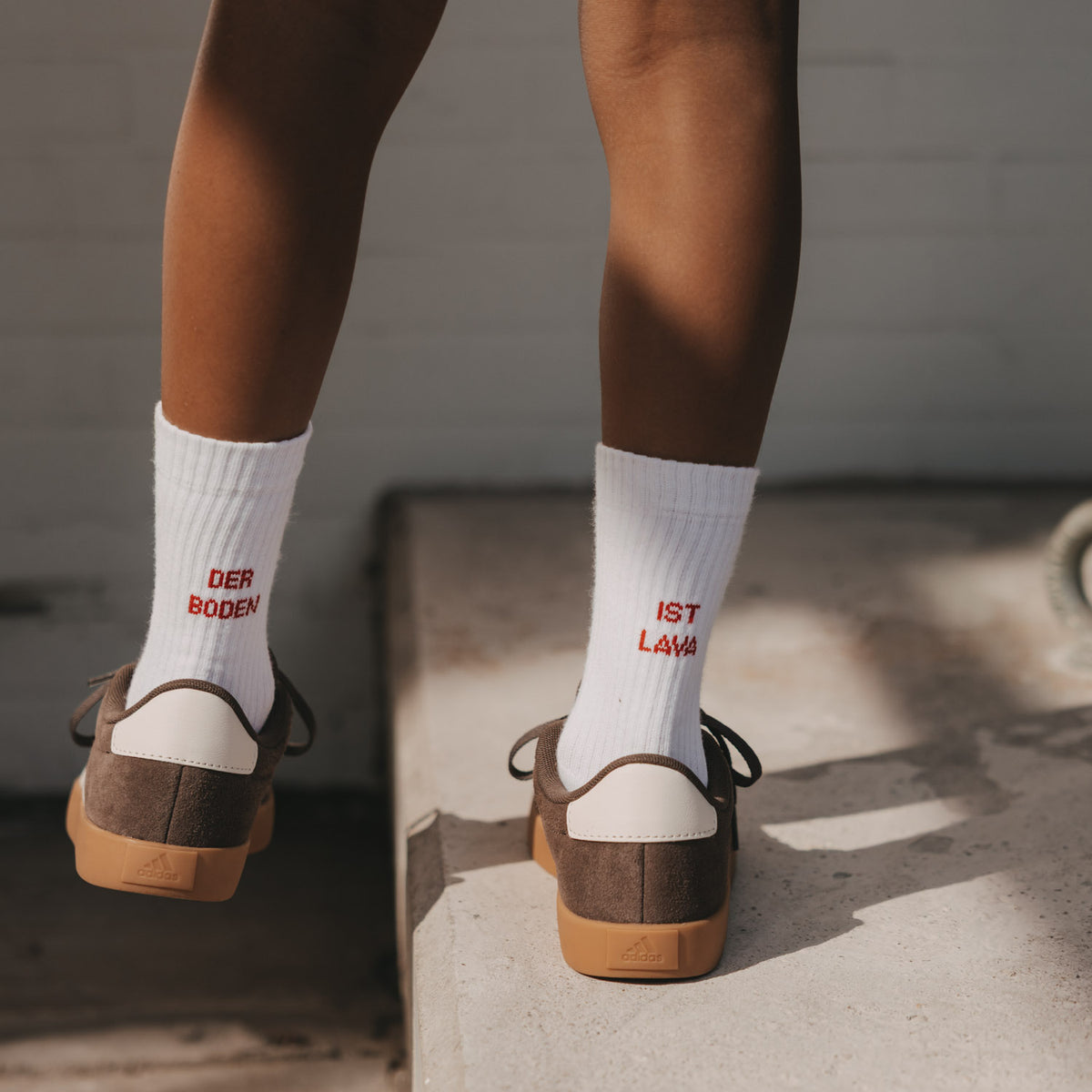 Kids socks "Der Boden ist Lava" white 31-34 - Eulenschnitt