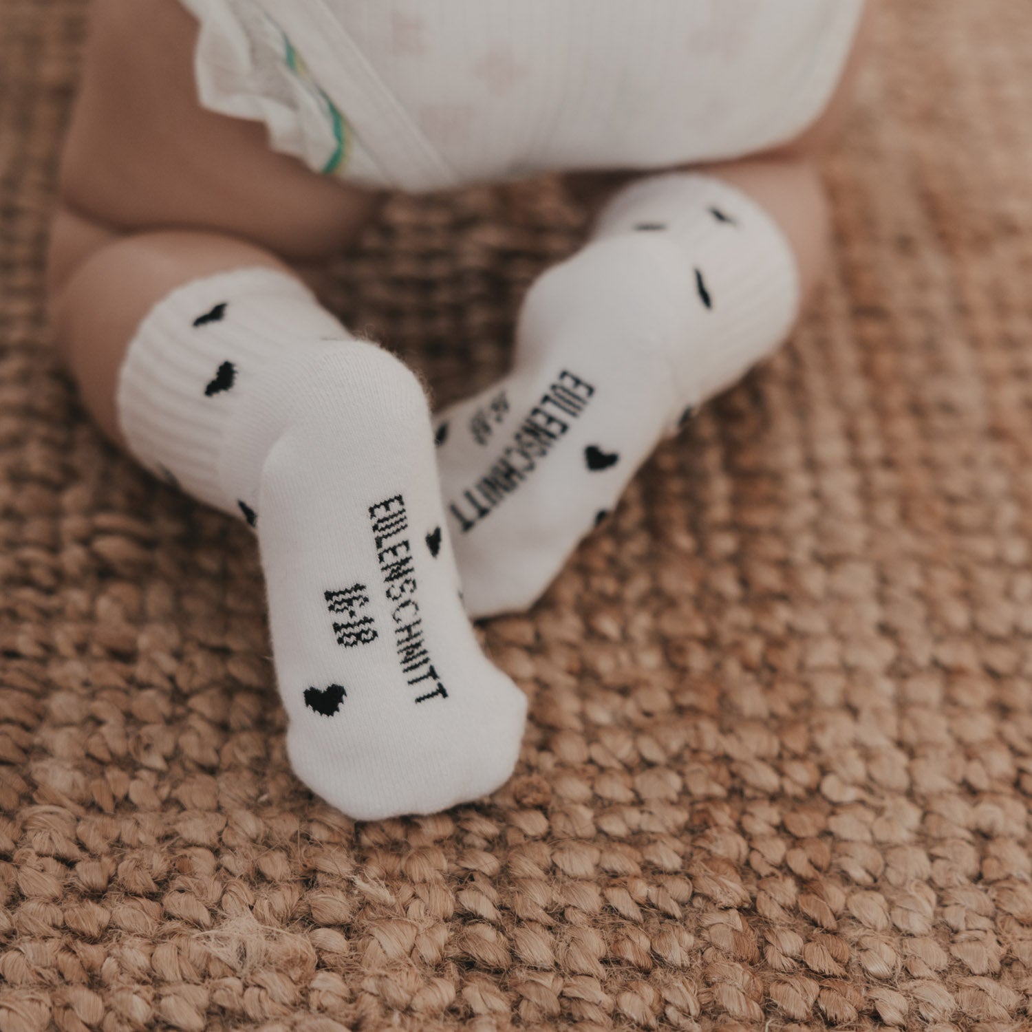 Chaussettes bébé coeurs noirs blanc 16–18 - Eulenschnitt (Image 2)