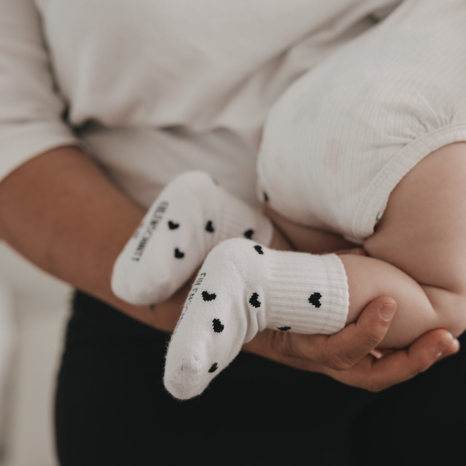 Chaussettes bébé coeurs noirs blanc 16–18 - Eulenschnitt (Image 6)