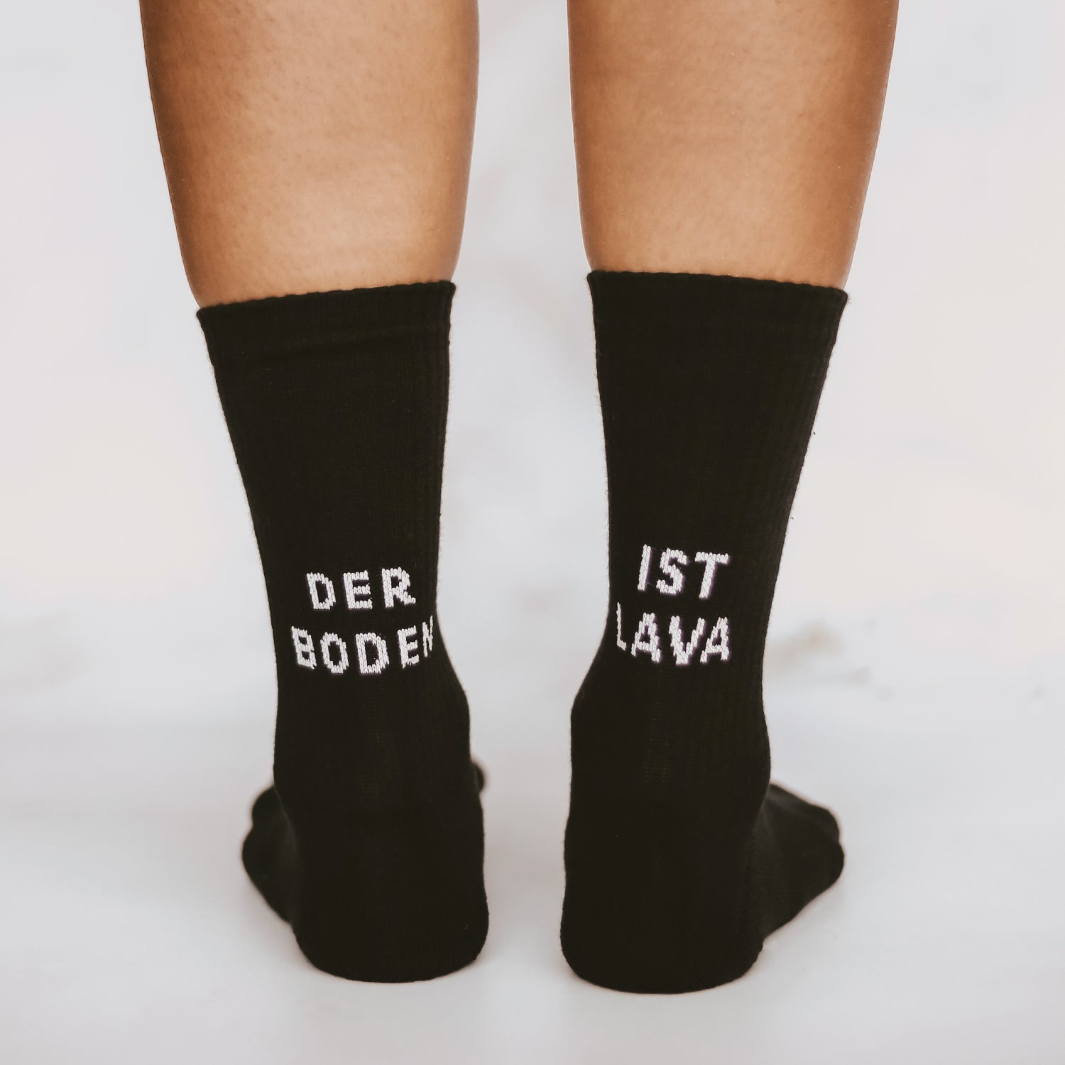 Socken "DER BODEN IST LAVA" schwarz 35-38 - Eulenschnitt