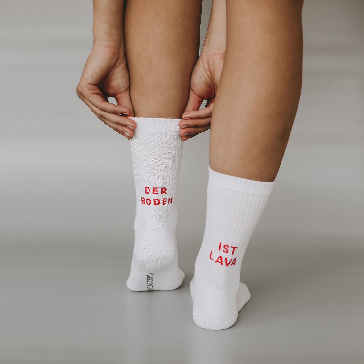 Socken "DER BODEN IST LAVA" weiss 39-42 - Eulenschnitt